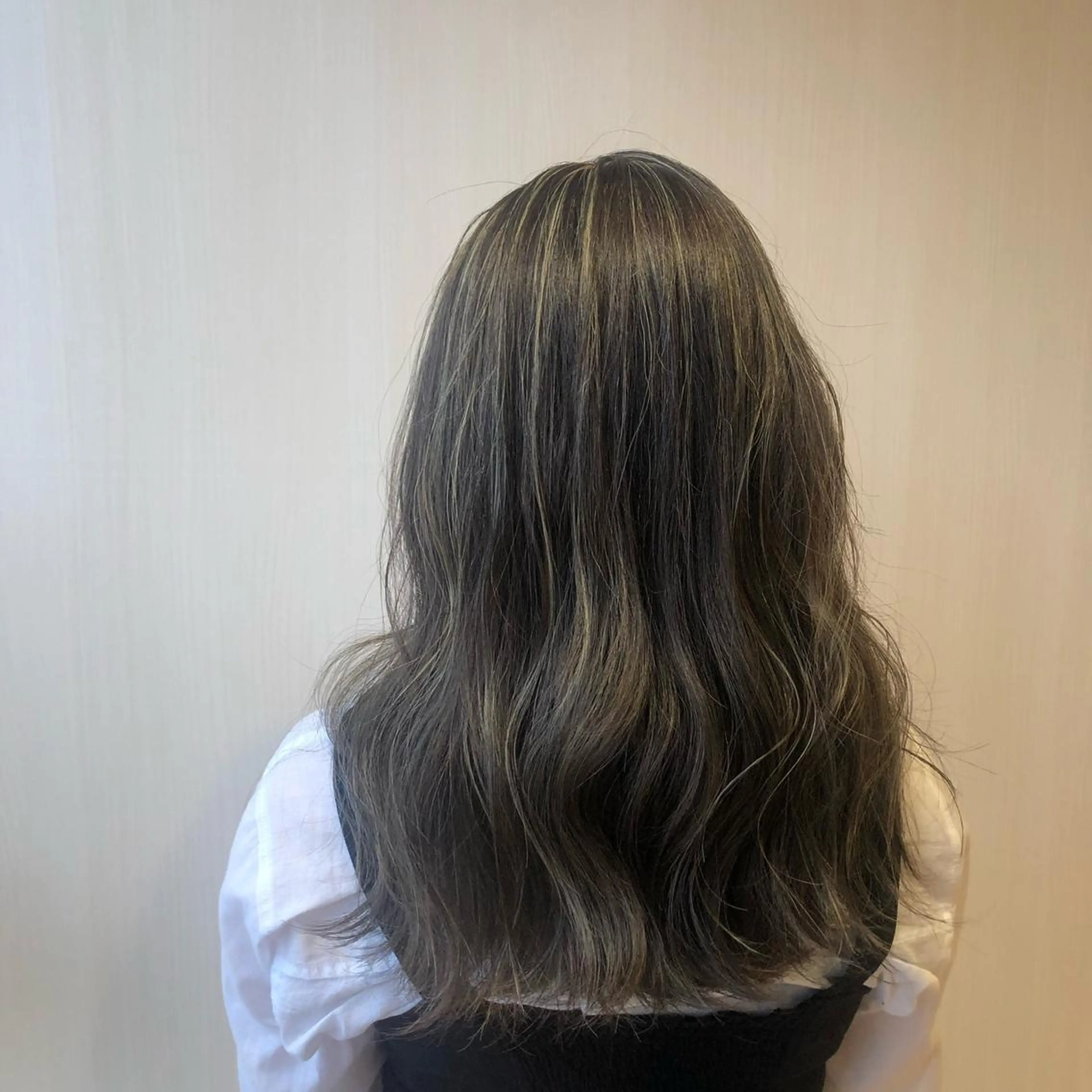 セミロング カラー 川本 あゆのヘアスタイル