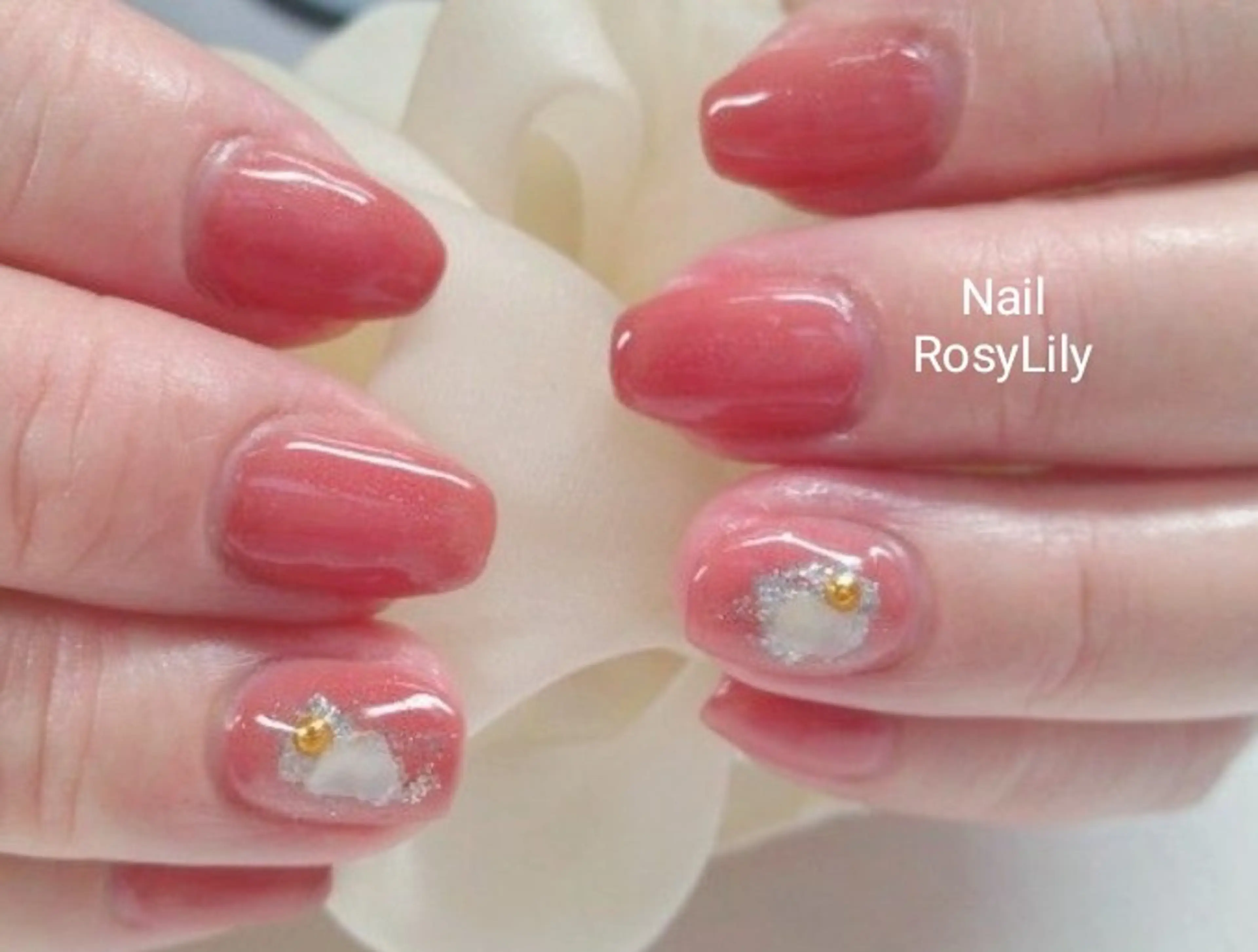 ネイル ホログラムネイル ワンカラーネイル ピンク ハンドネイル ハンドケア プライベートサロン RosyLily所属・プライベートサロン Rosy Lilyのネイルデザイン