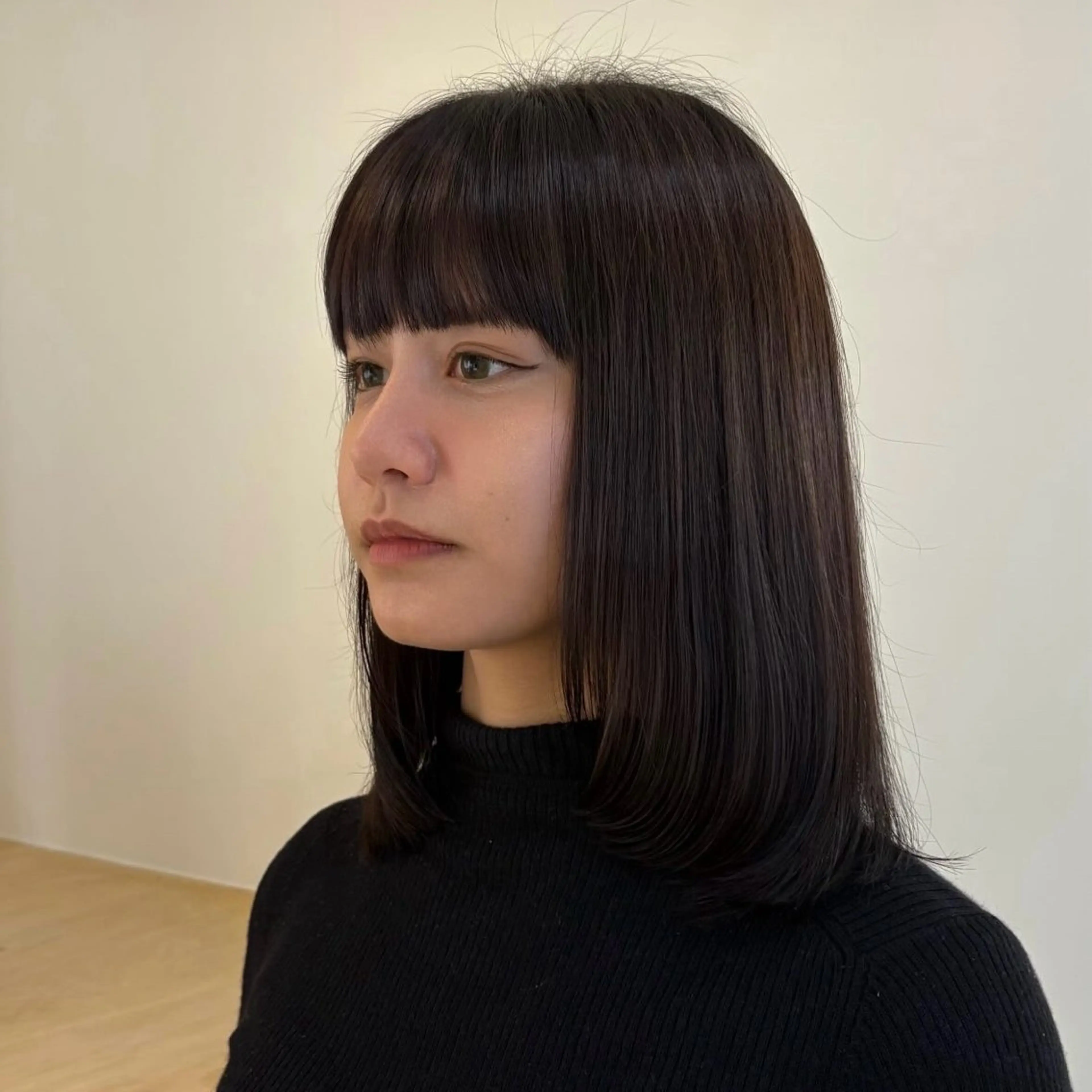ミディアム ミディアムレイヤー レイヤーカット 蓑輪璃央 ショートカットのヘアスタイル