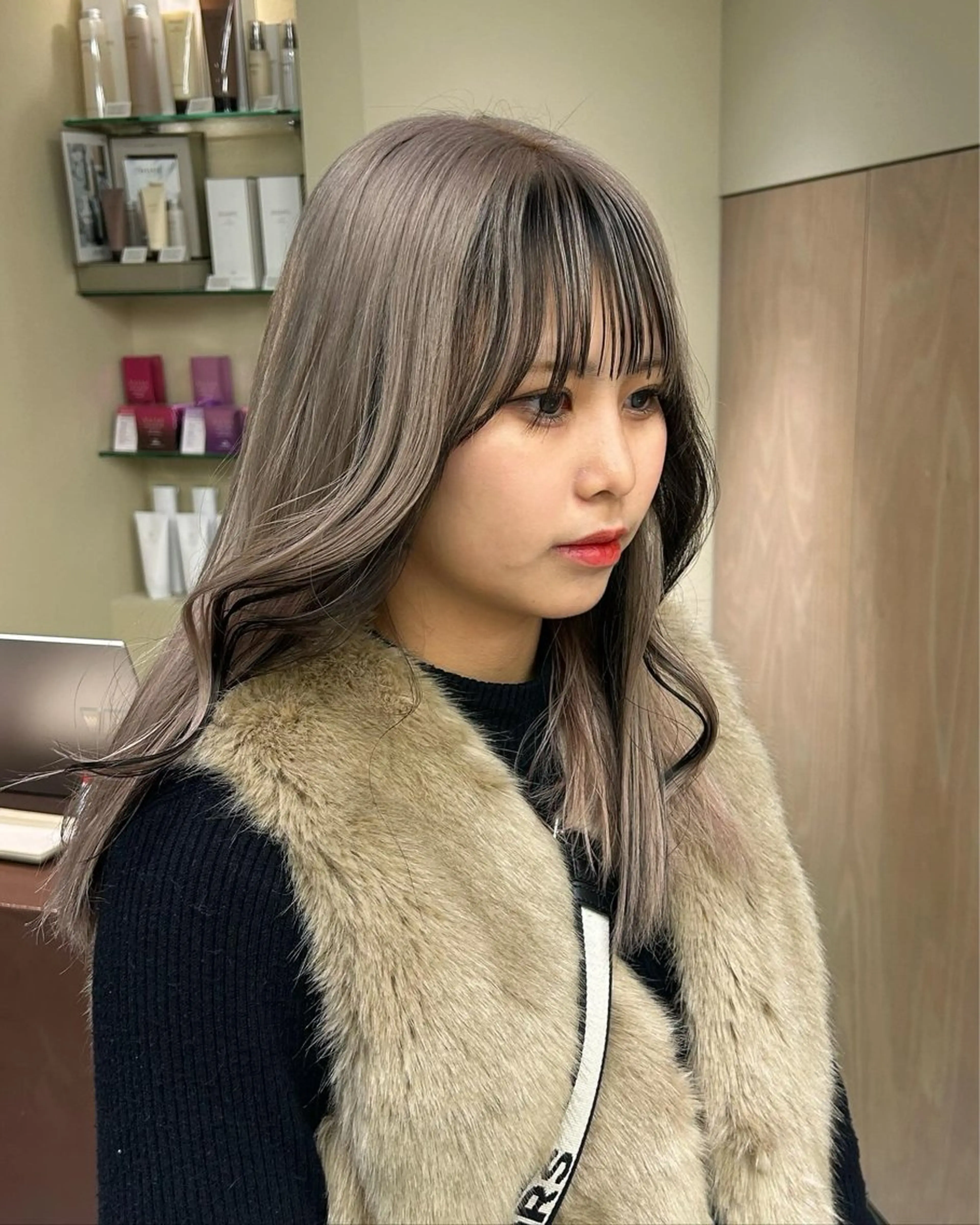 ロング カラー 寺澤 花梨のヘアスタイル