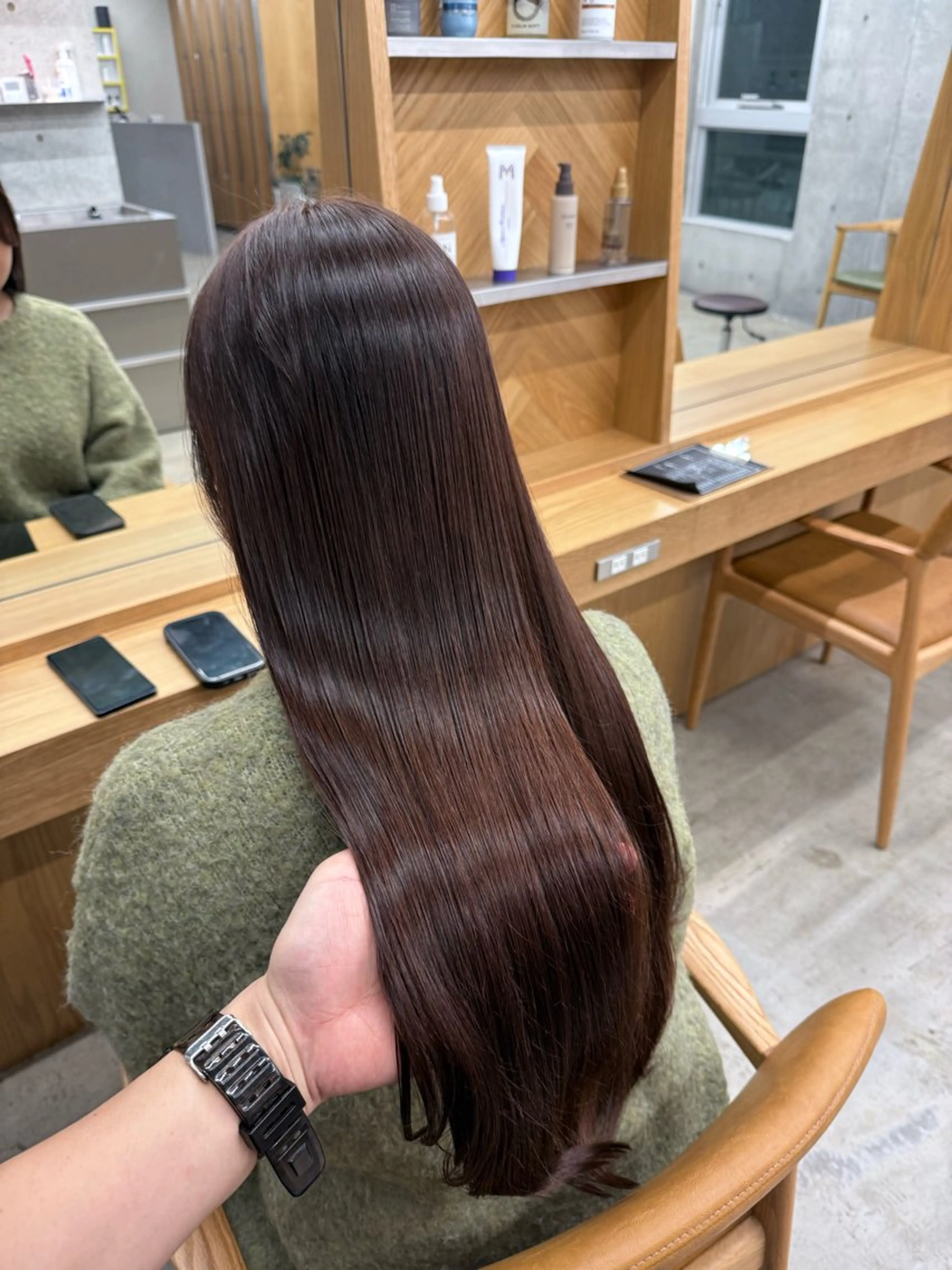 ロング カラー ロングレイヤー アッシュ ベージュカラー ブリーチ 透明感カラー カット 縮毛矯正 トリートメント 誰より丁寧なカット/ 小林輝/レイヤーのヘアスタイル