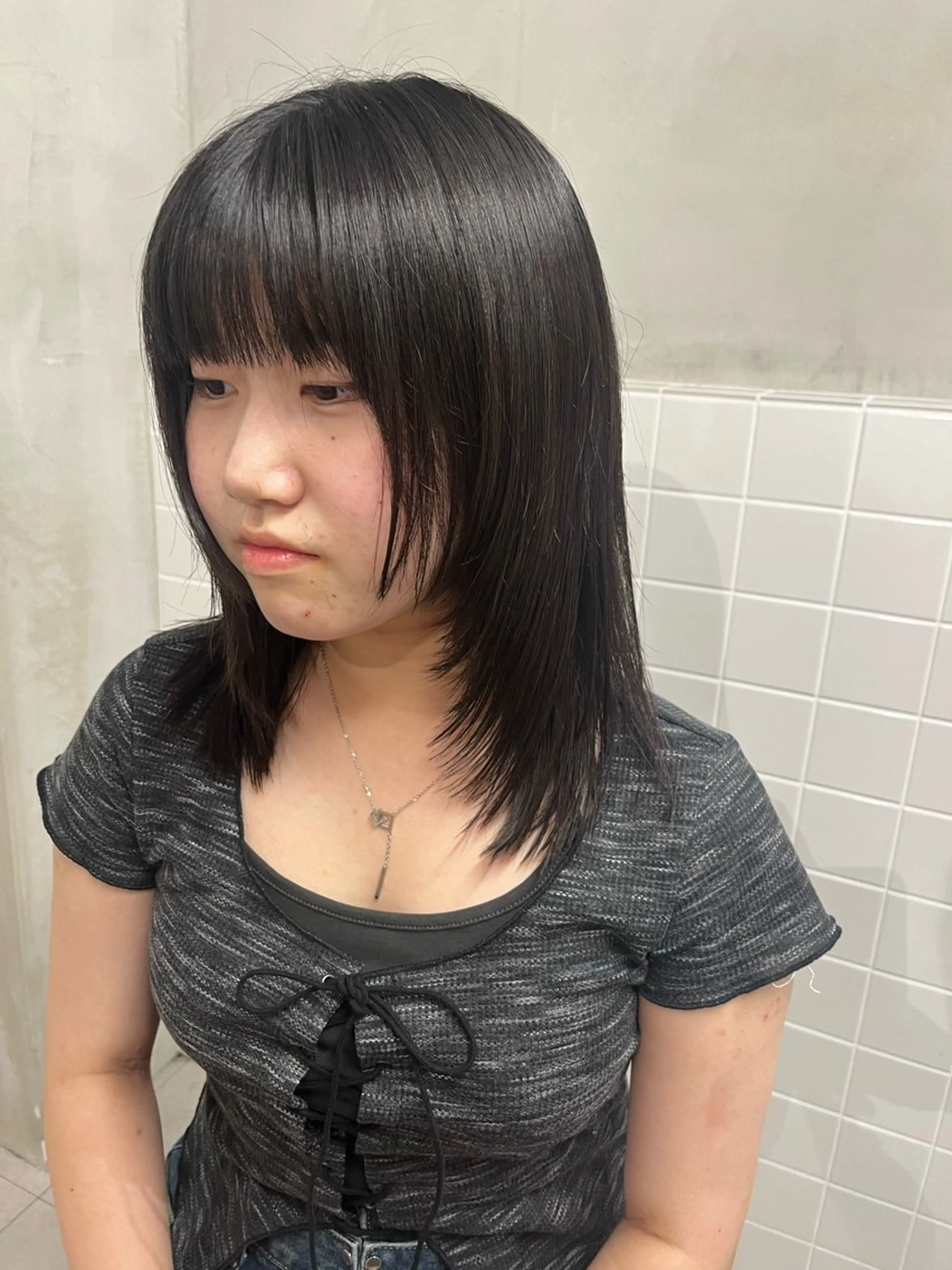 ミディアム レイヤーカット anon Loemのヘアスタイル