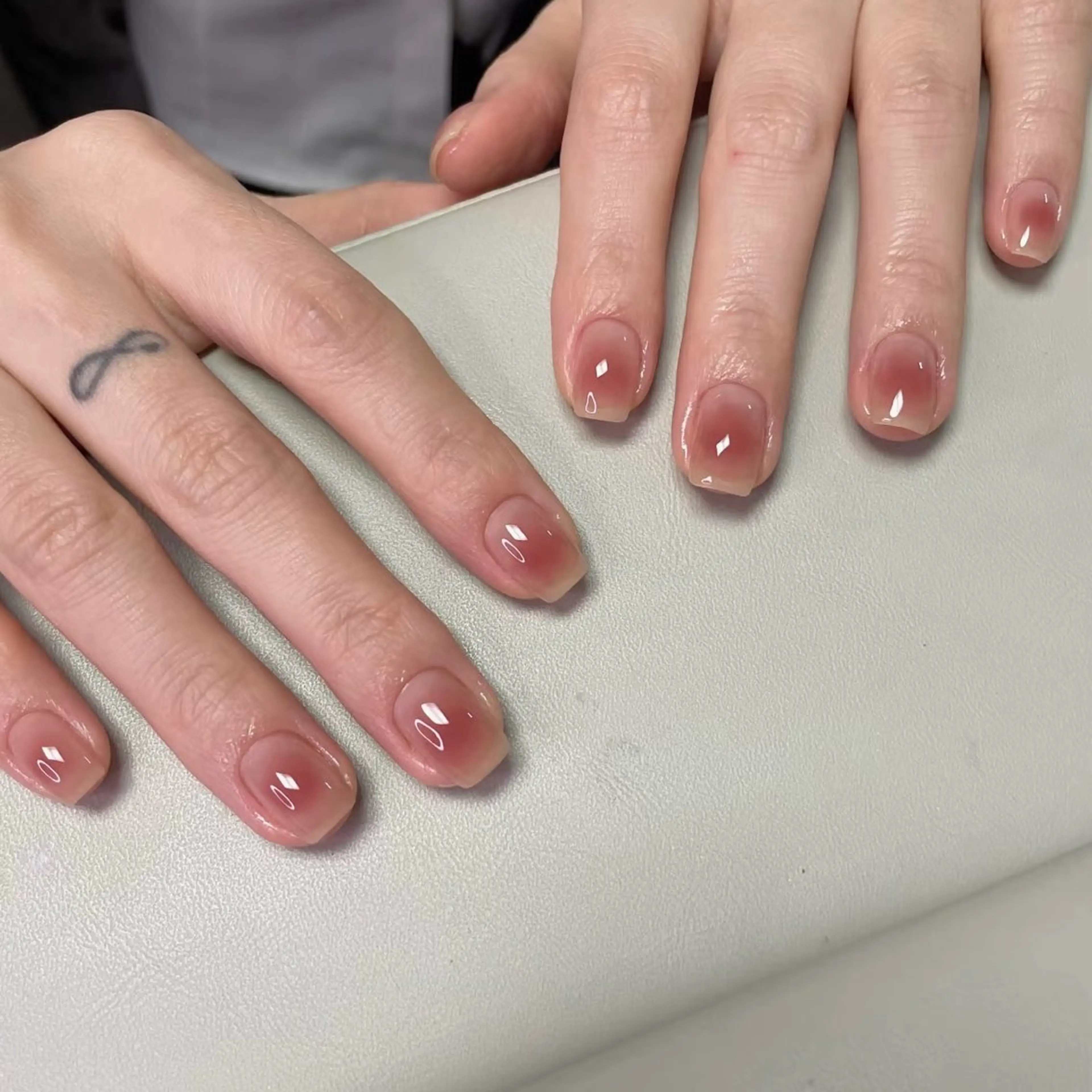 メンズ ネイル メンズ韓国風 アートネイル オーロラネイル ガーリー キラキラネイル Nail salon 木にいるのネイルデザイン