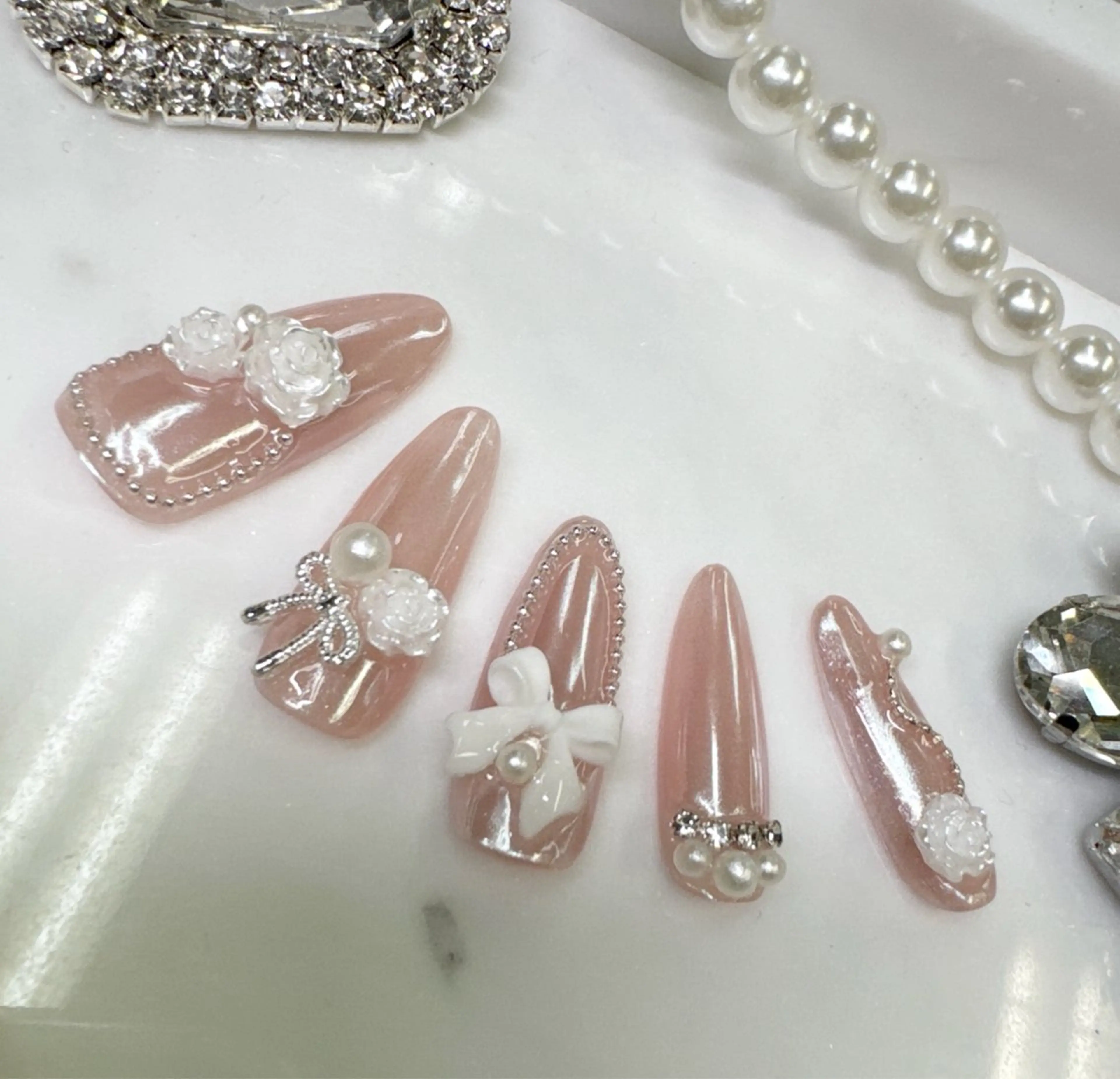 ネイル 長さ出し フレンチネイル ジェルネイル ガラスフレンチ マグネットネイル Queeens nailのネイルデザイン