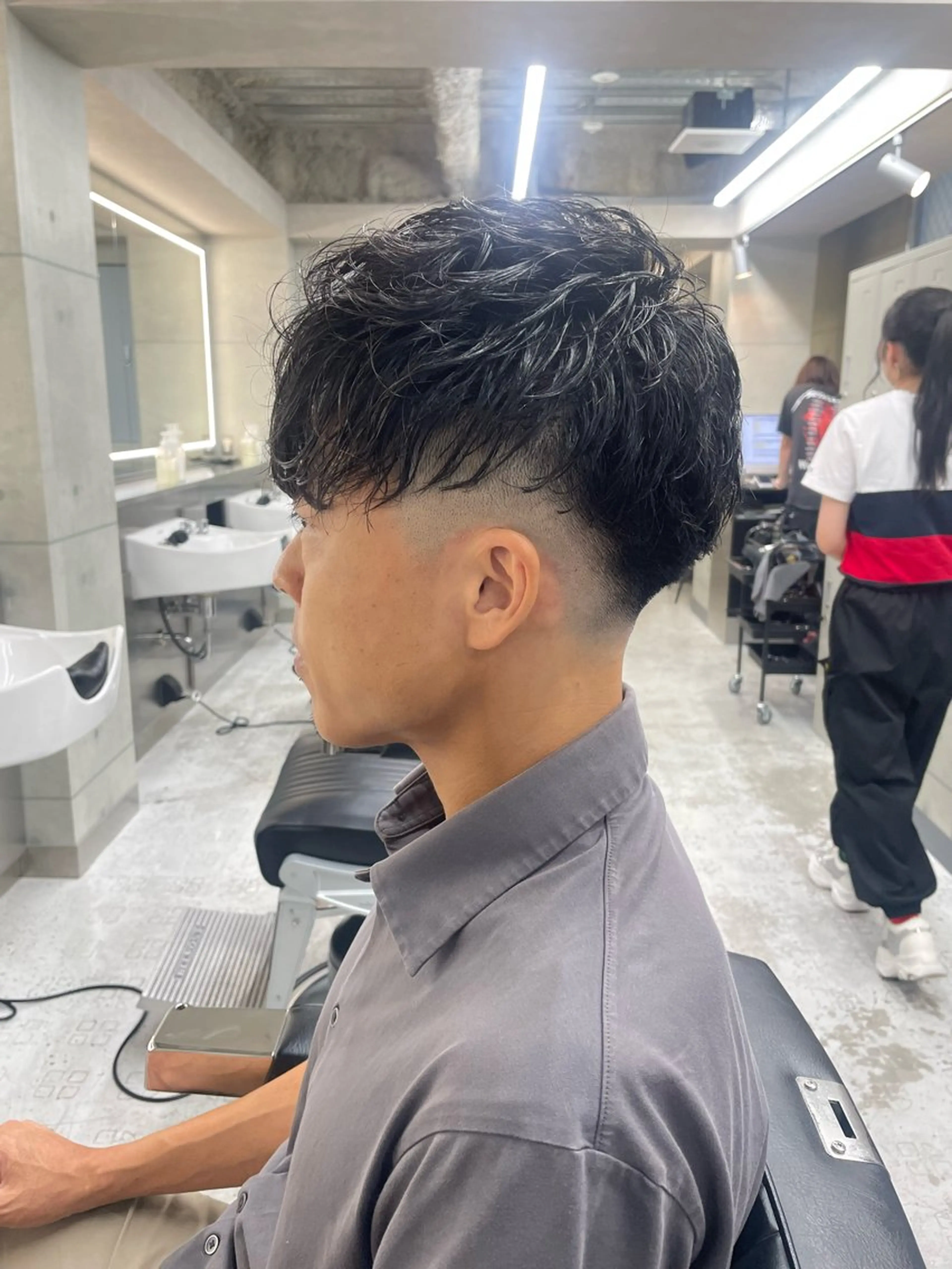 ショート パーマ メンズ メンズブリーチ センターパート フェードカット メンズパーマ スキンフェード 【メンズ・カット】 藪 清正のヘアスタイル