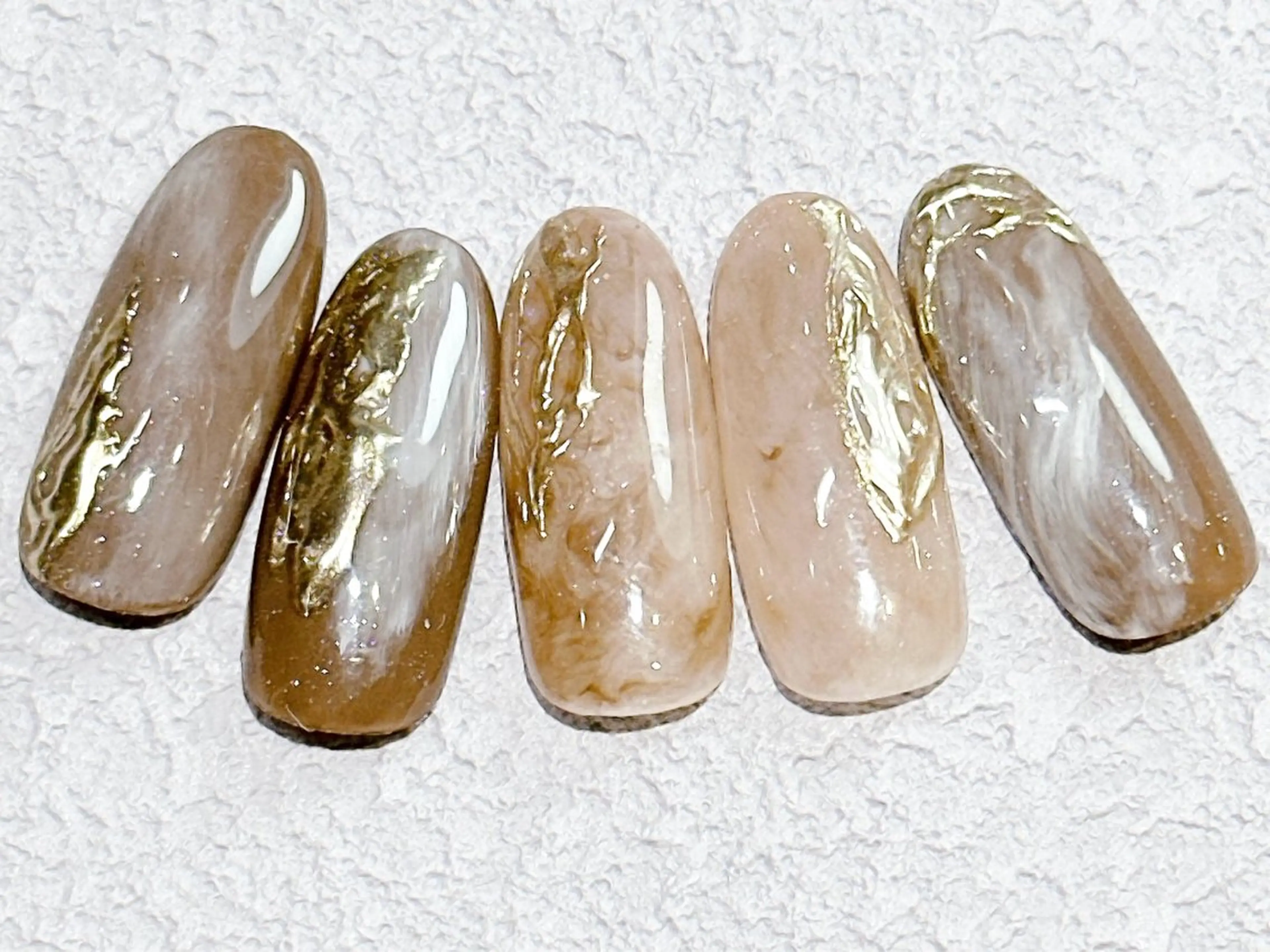 ネイル オーロラネイル べっ甲ネイル ジェルネイル ニュアンスネイル オフィスネイル ネイルサロン パールのネイルデザイン