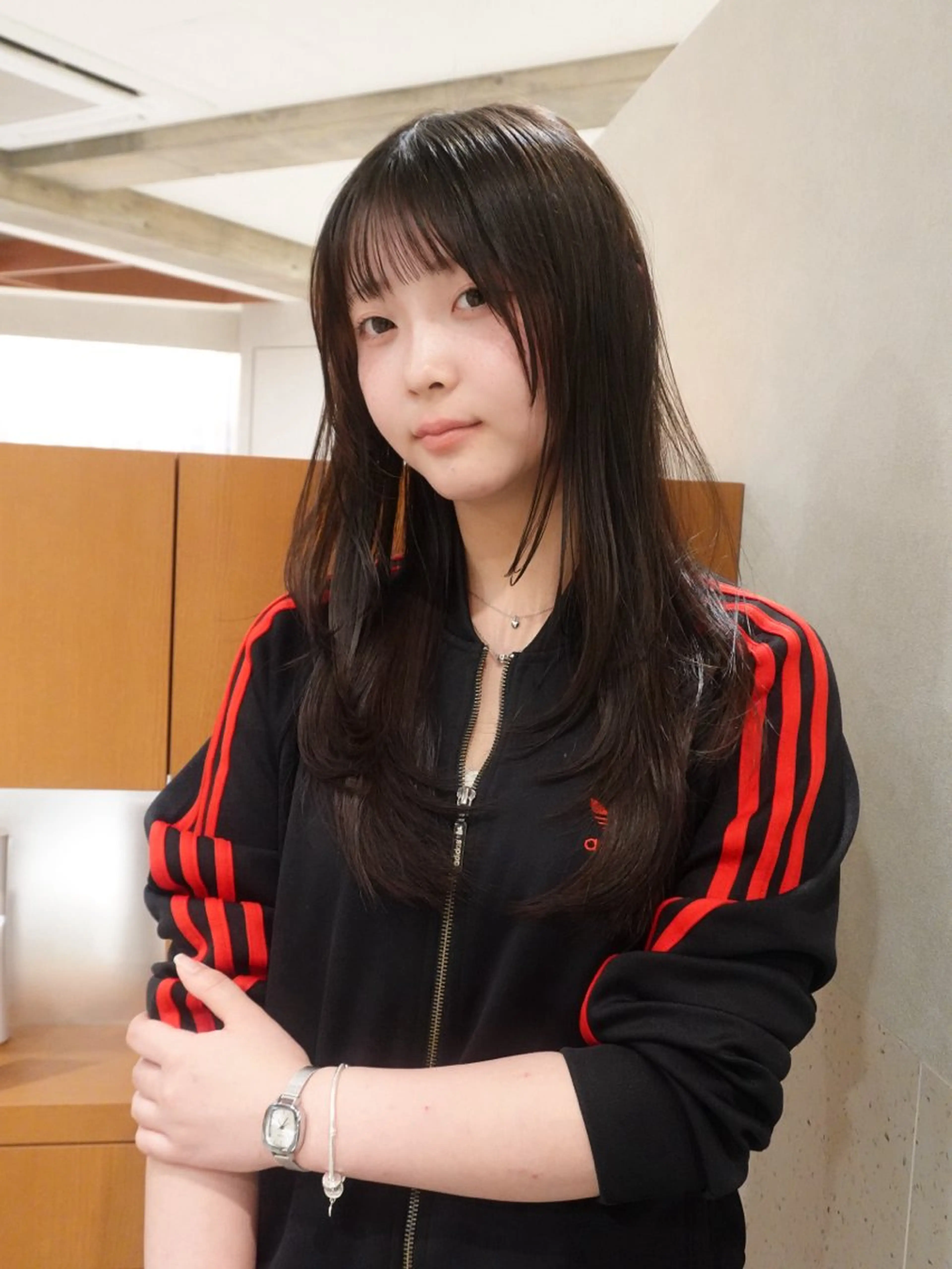 ミディアム ミディアムレイヤー デザインカット 顔周りカット 韓国風ヘア レイヤーカット カット 梅田/レイヤーカット /ミルクティーカラーのヘアスタイル