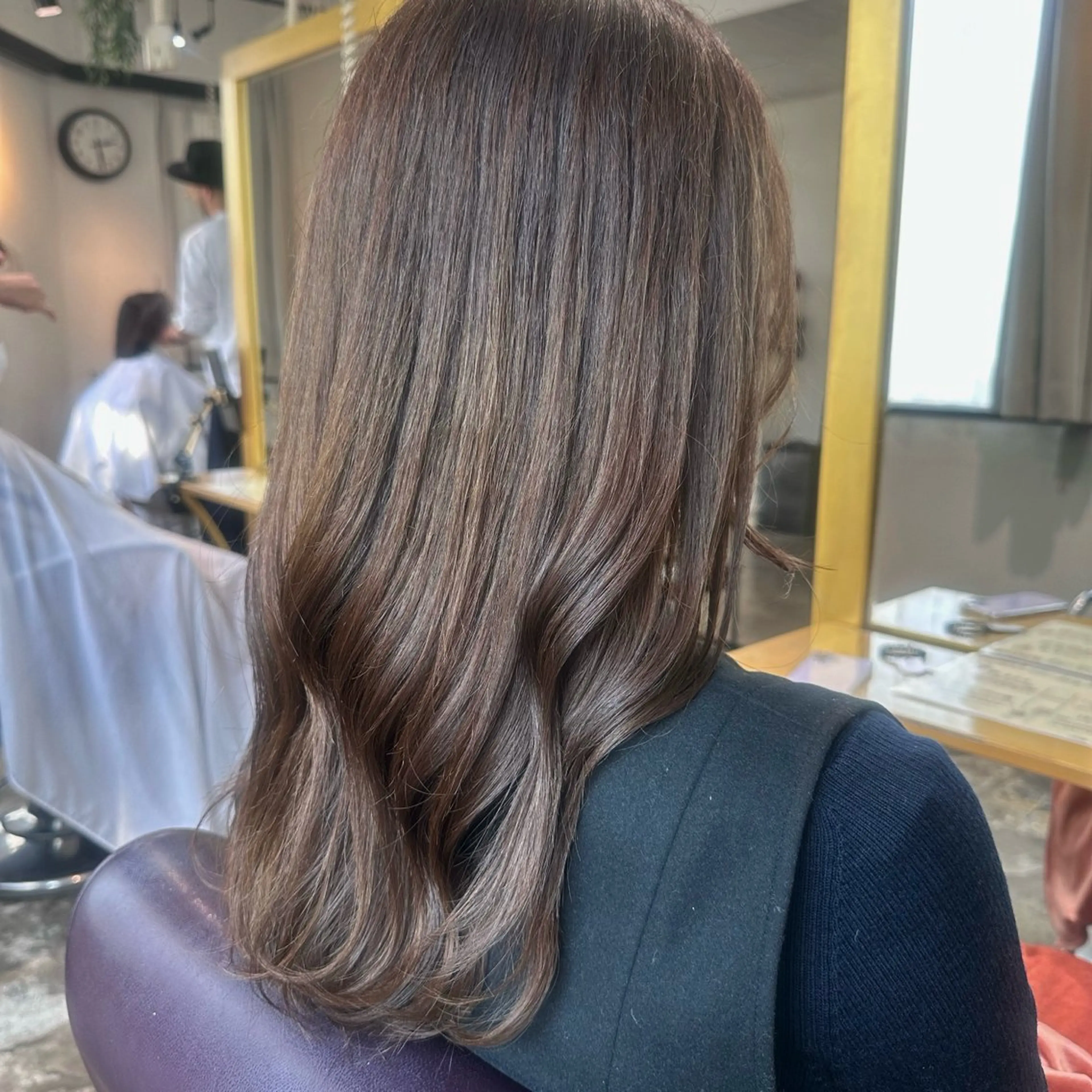 ロング カラー ベージュカラー 透明感カラー ヘアカラー Saki💛心斎橋 レイヤー/艶髪のヘアスタイル
