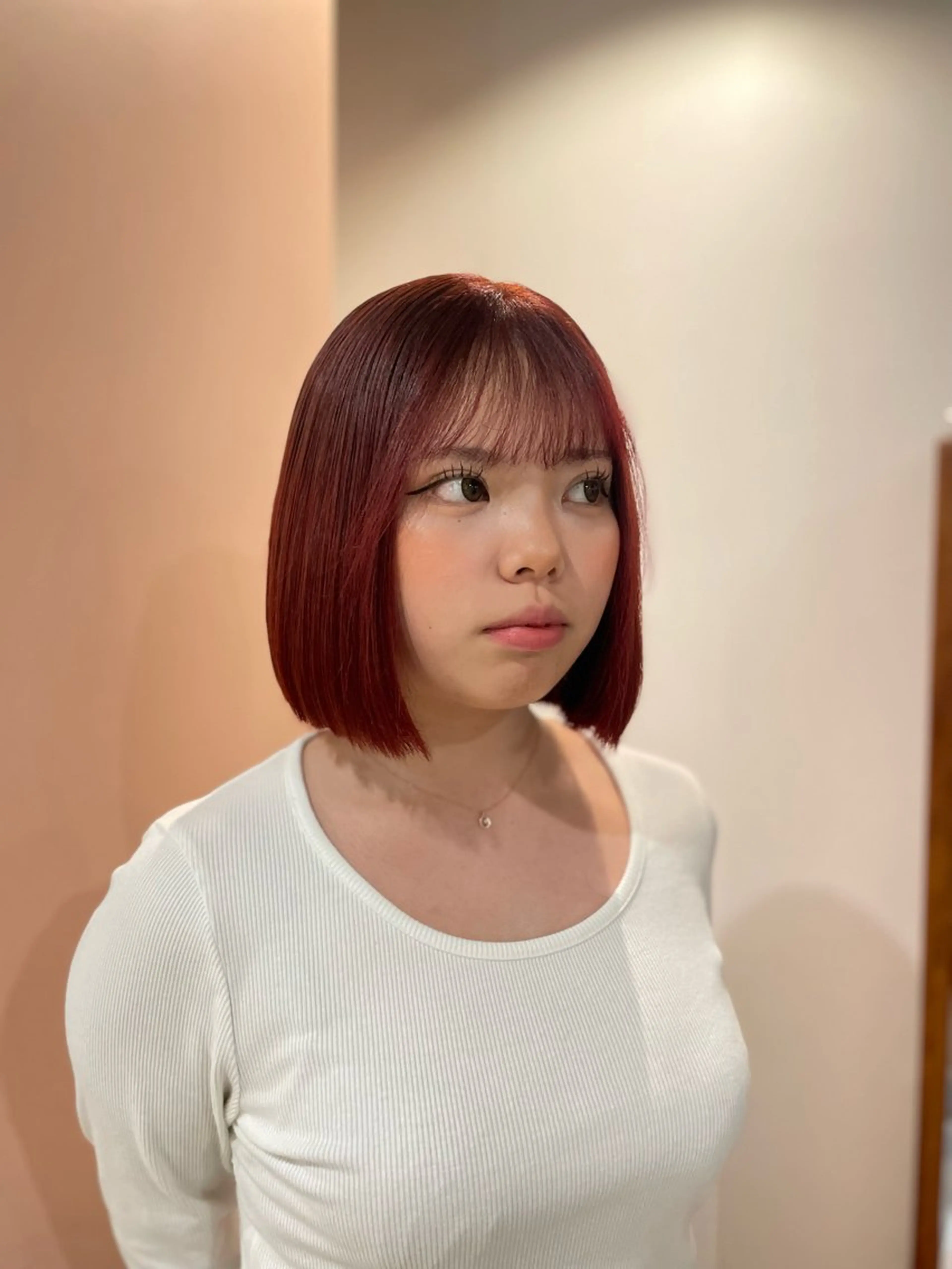 ショート カラー ブリーチ ブリーチなしカラー レッドカラー ボブ ゆるふわガーリーst yle🩰yuukaのヘアスタイル