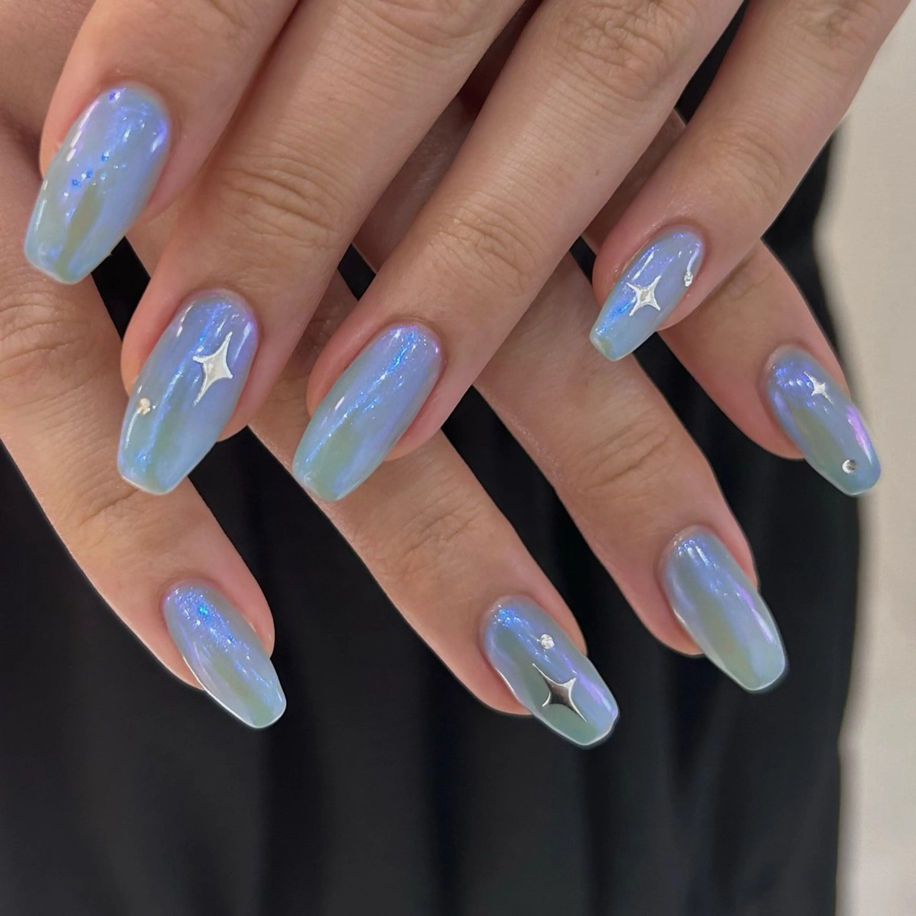 ネイル mikoto 🎀 艶々美フォルムのネイルデザイン