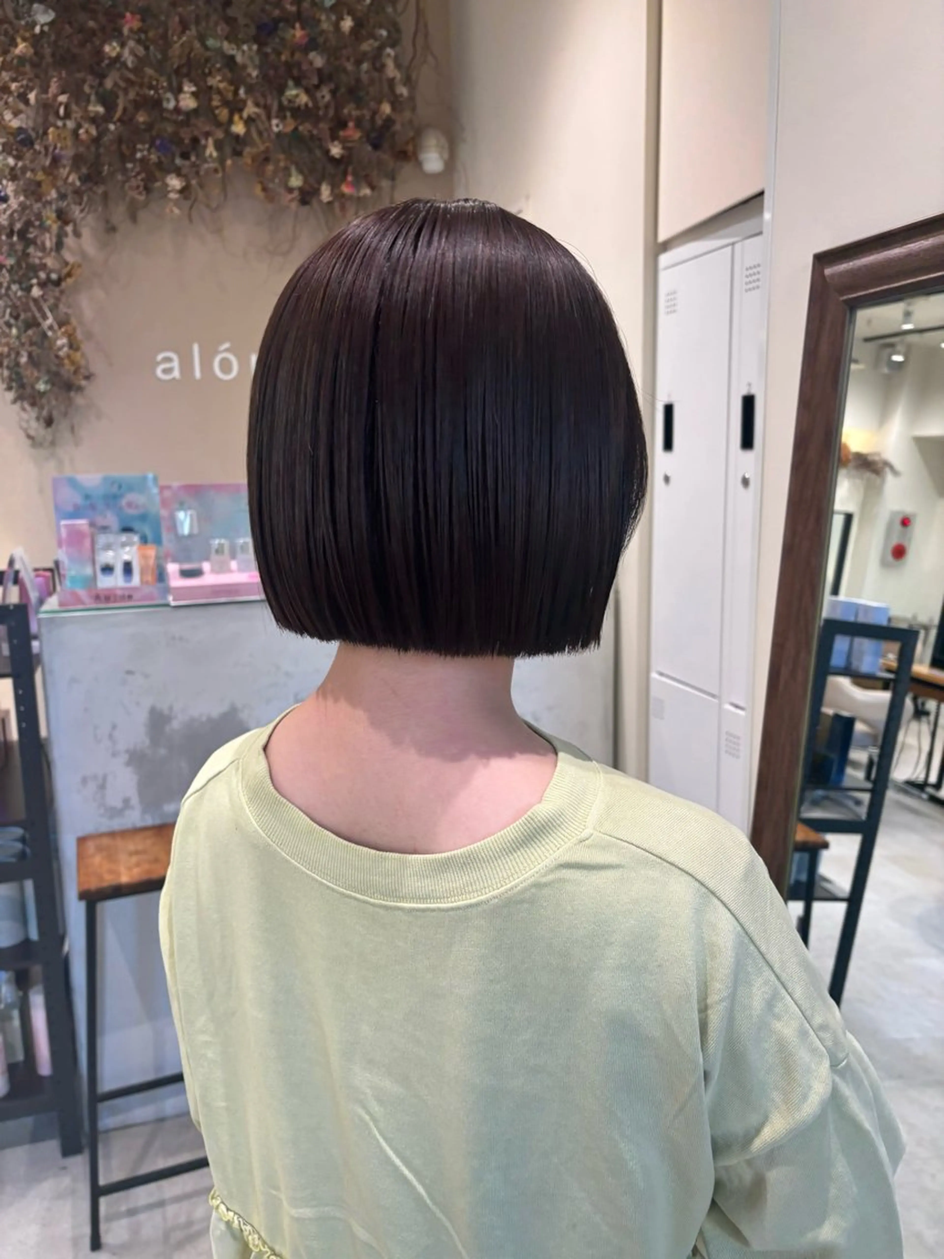 ショート カラー 垢抜け小顔レイヤー オリーブ/スミレのヘアスタイル