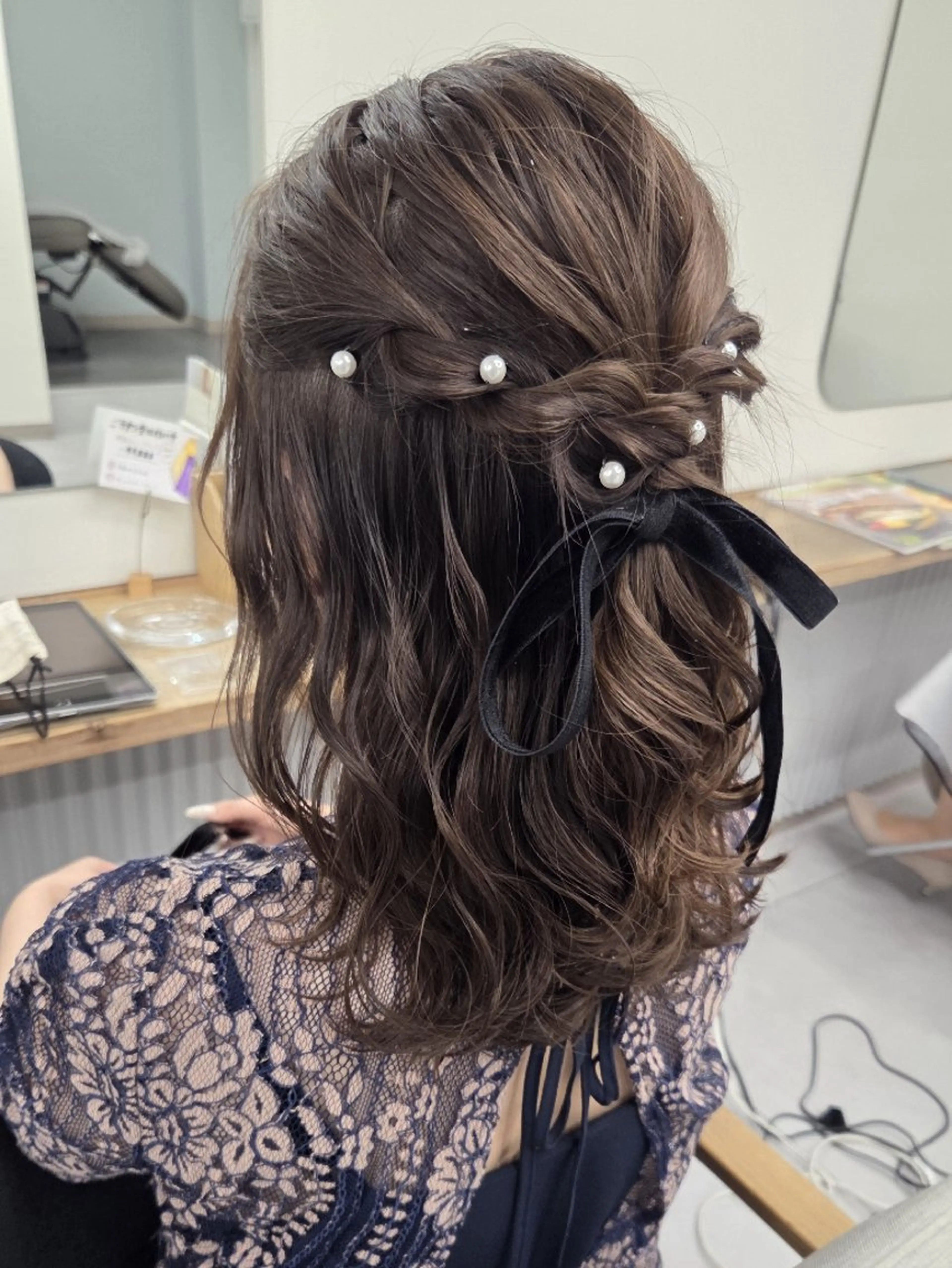 ミディアム ヘアアレンジ ハーフアップ ヘアセット Era Hatsuneのヘアスタイル