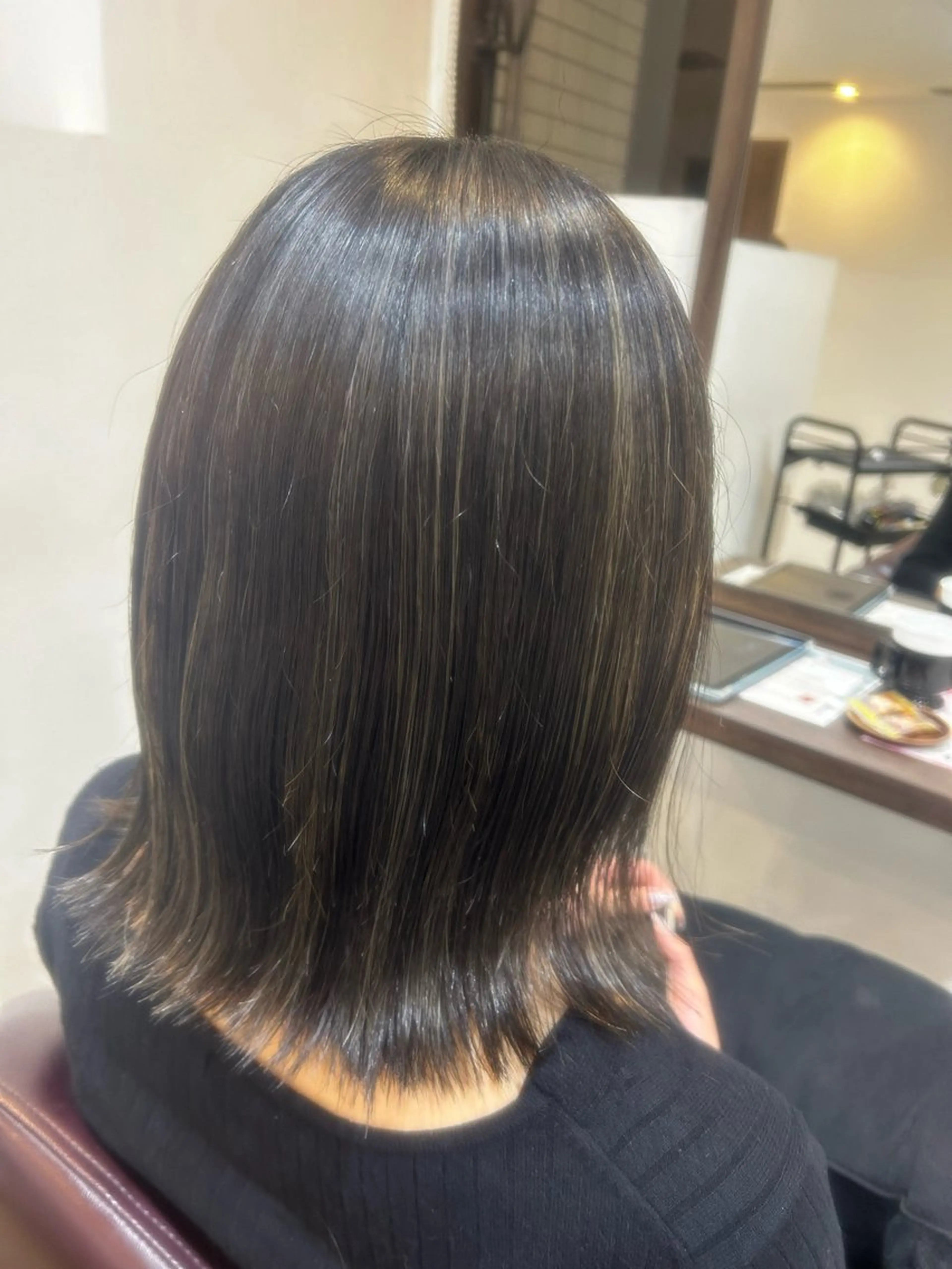 ミディアム カラー 上田 愛來のヘアスタイル