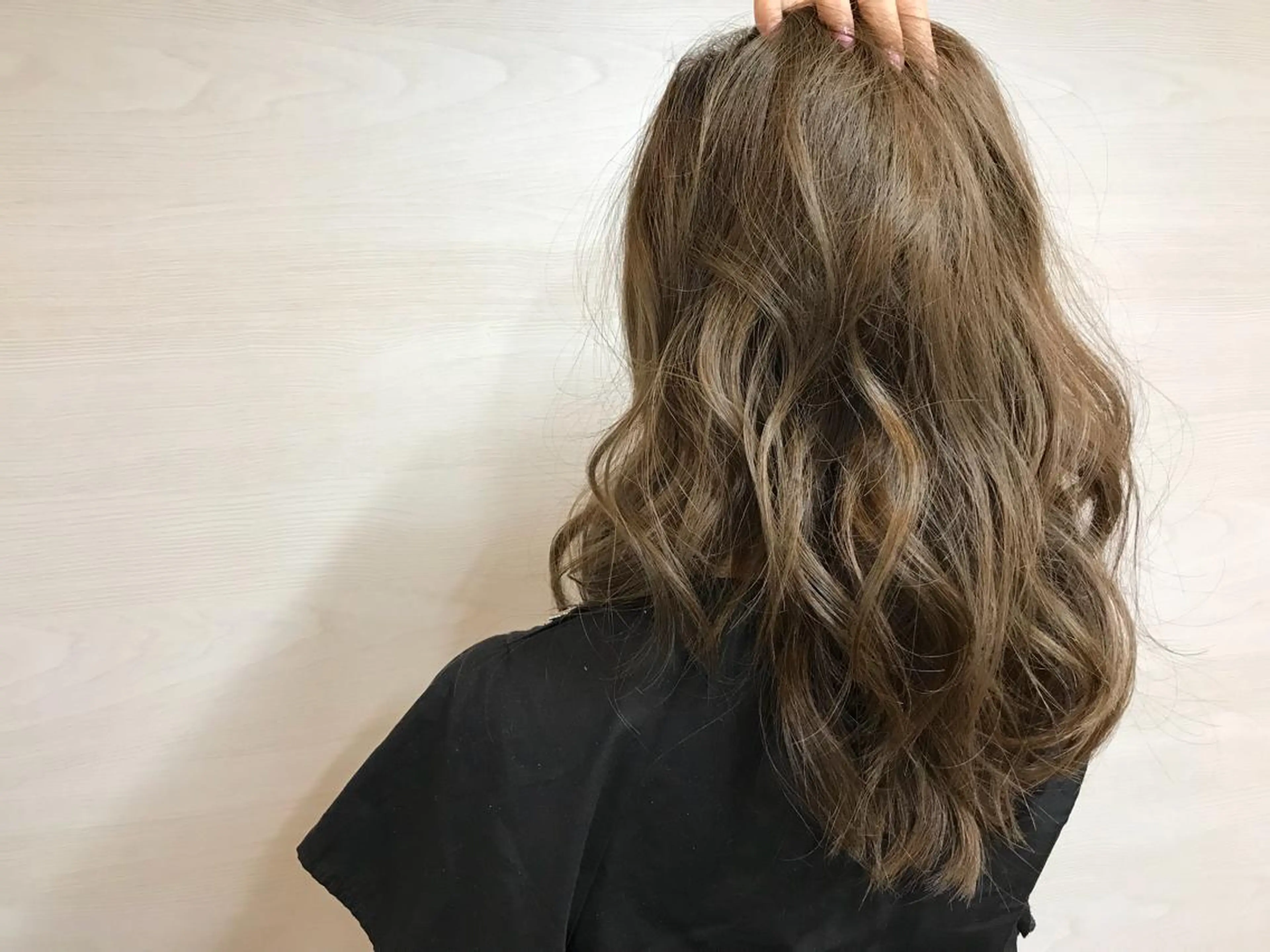 ロング カラー ベージュカラー カット ヘアカラー トリートメント 松本 俊樹のヘアスタイル