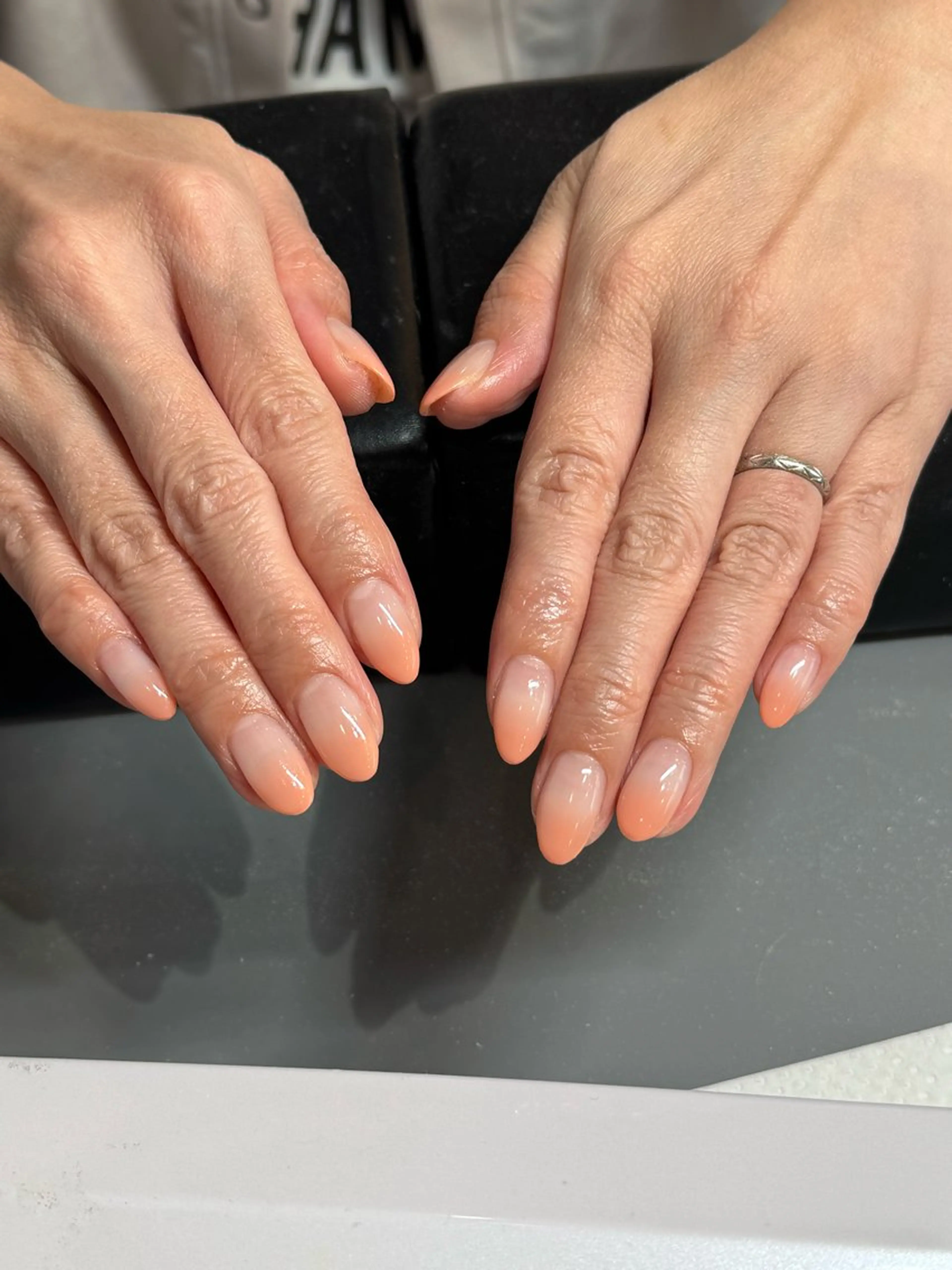 ネイル クリアネイル グラデーション 小林 菜実のネイルデザイン