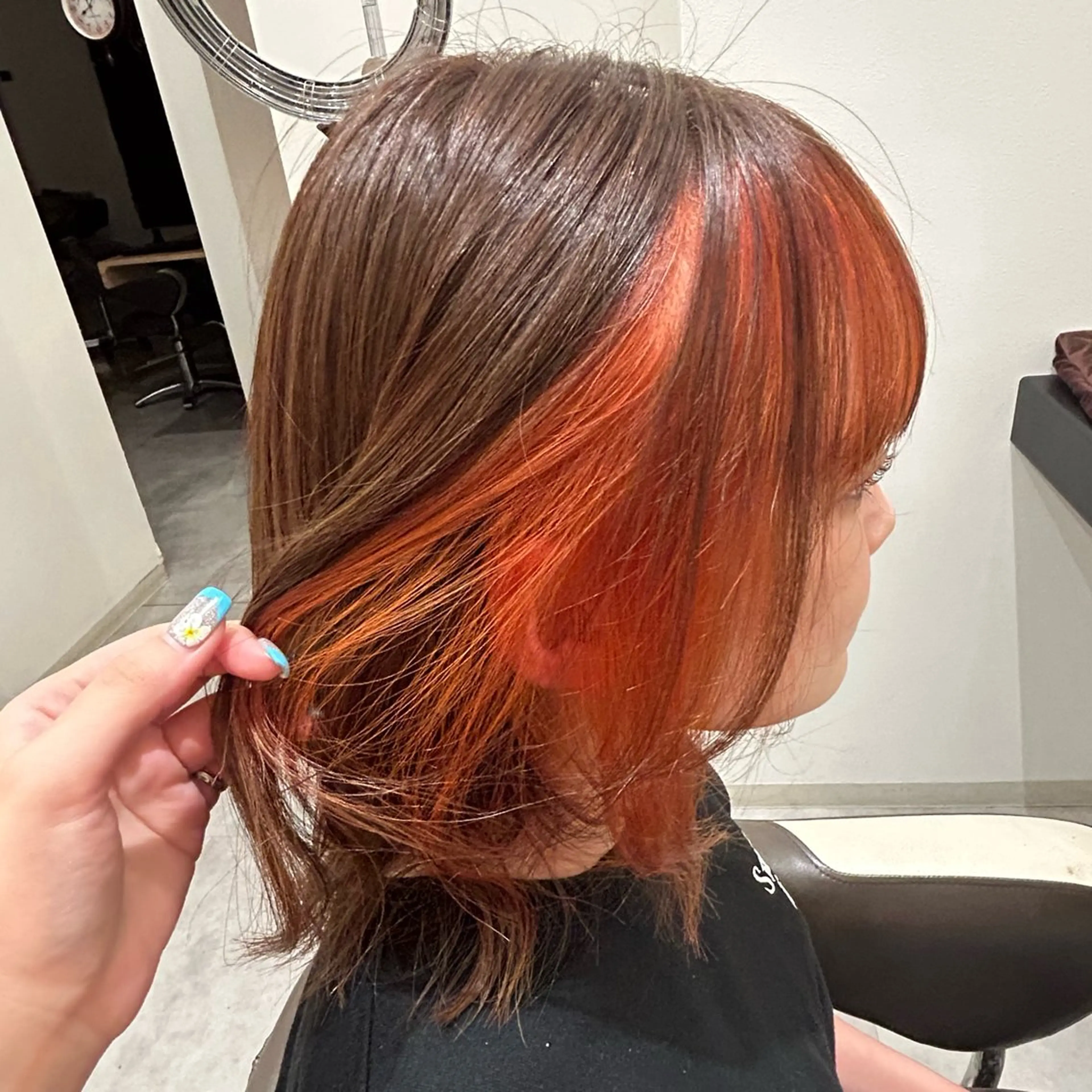 カラー イヤリングカラー オレンジ ヘアカラー 渡邊 玲来のヘアスタイル