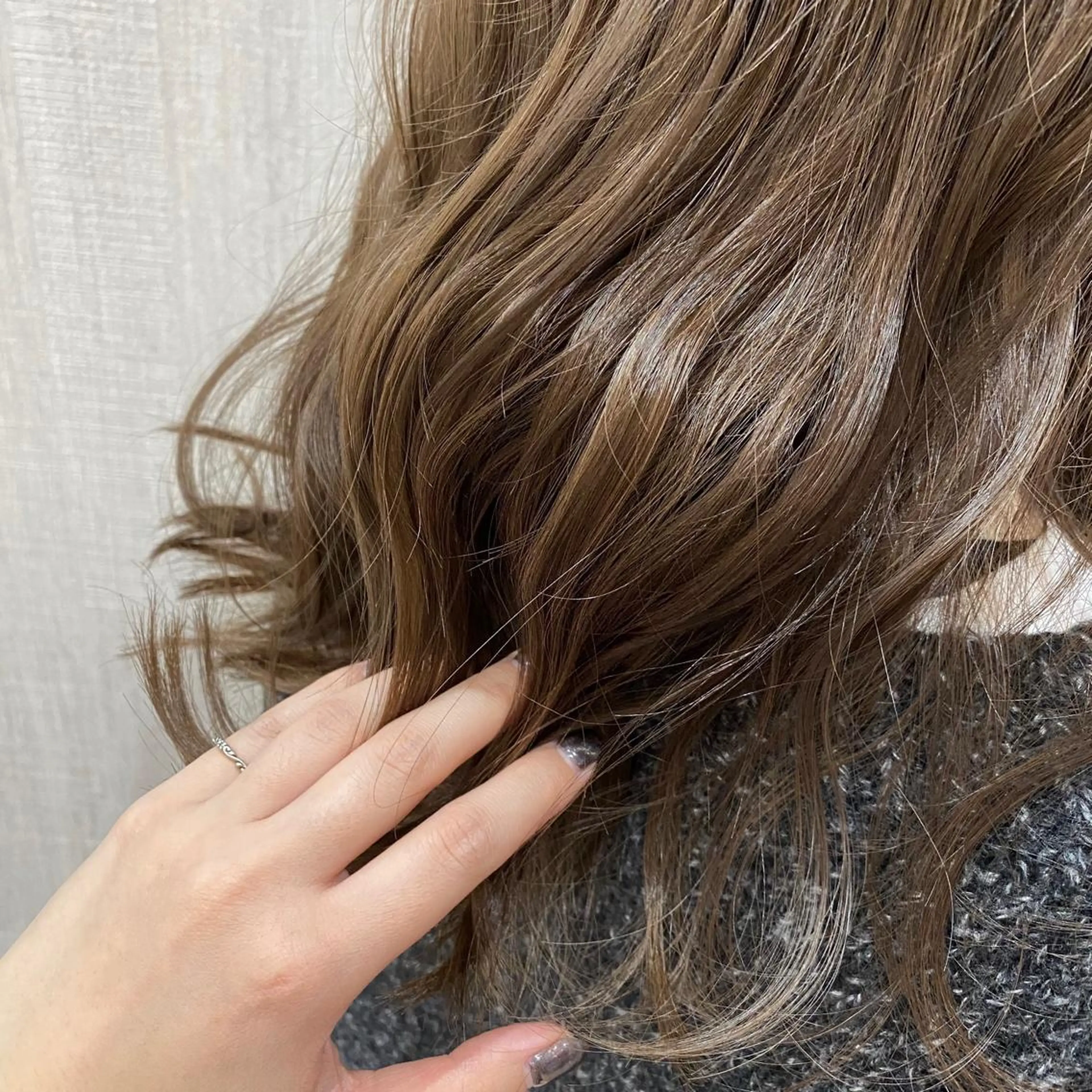 セミロング カラー カット ヘアカラー トリートメント 🫧透け感⋆艶髪💎 山口アヤカのヘアスタイル