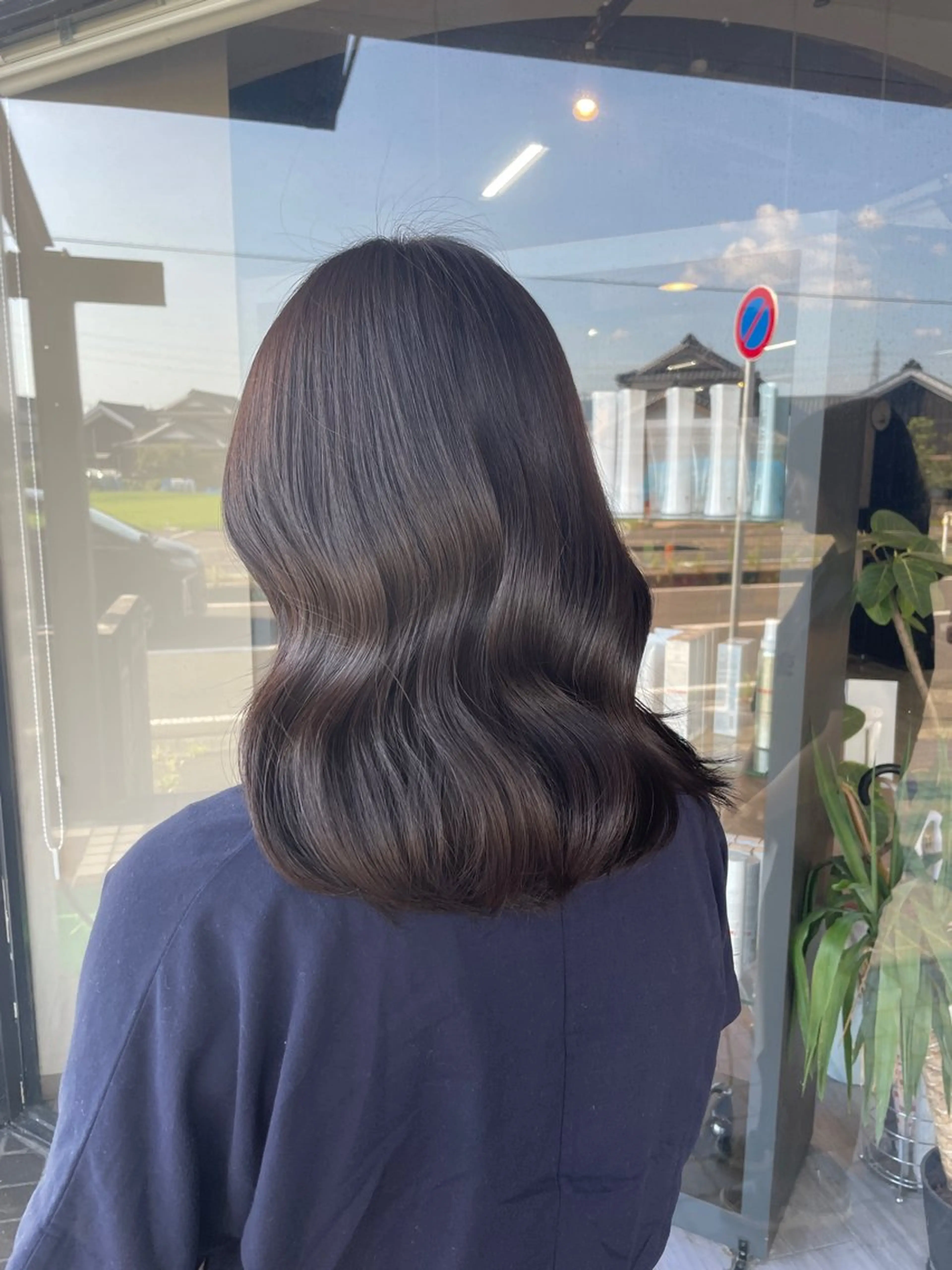 ミディアム カラー グレージュ マキノ キョウカのヘアスタイル