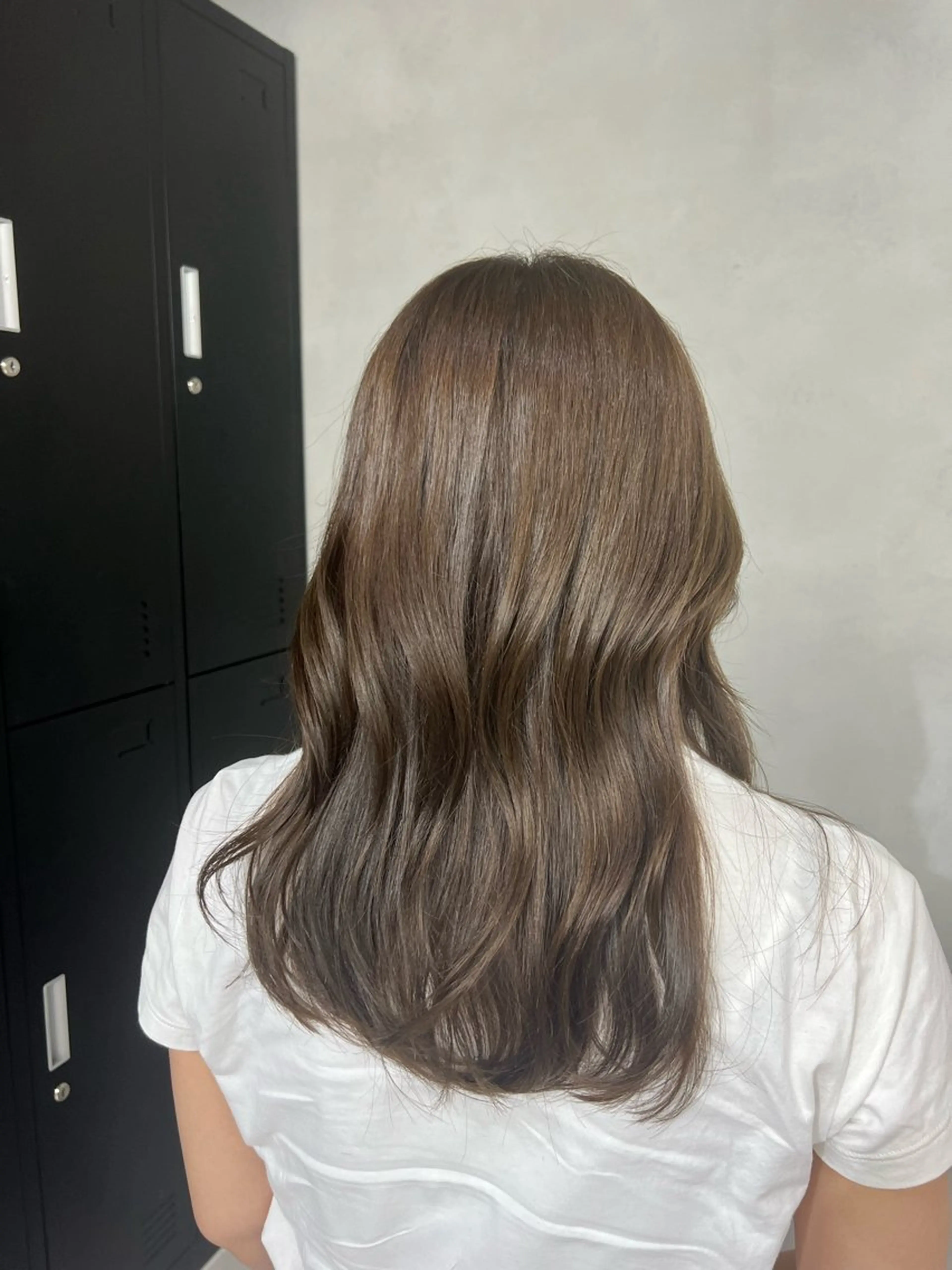 ロング カラー 小森聖奈 韓国風レイヤーカットのヘアスタイル