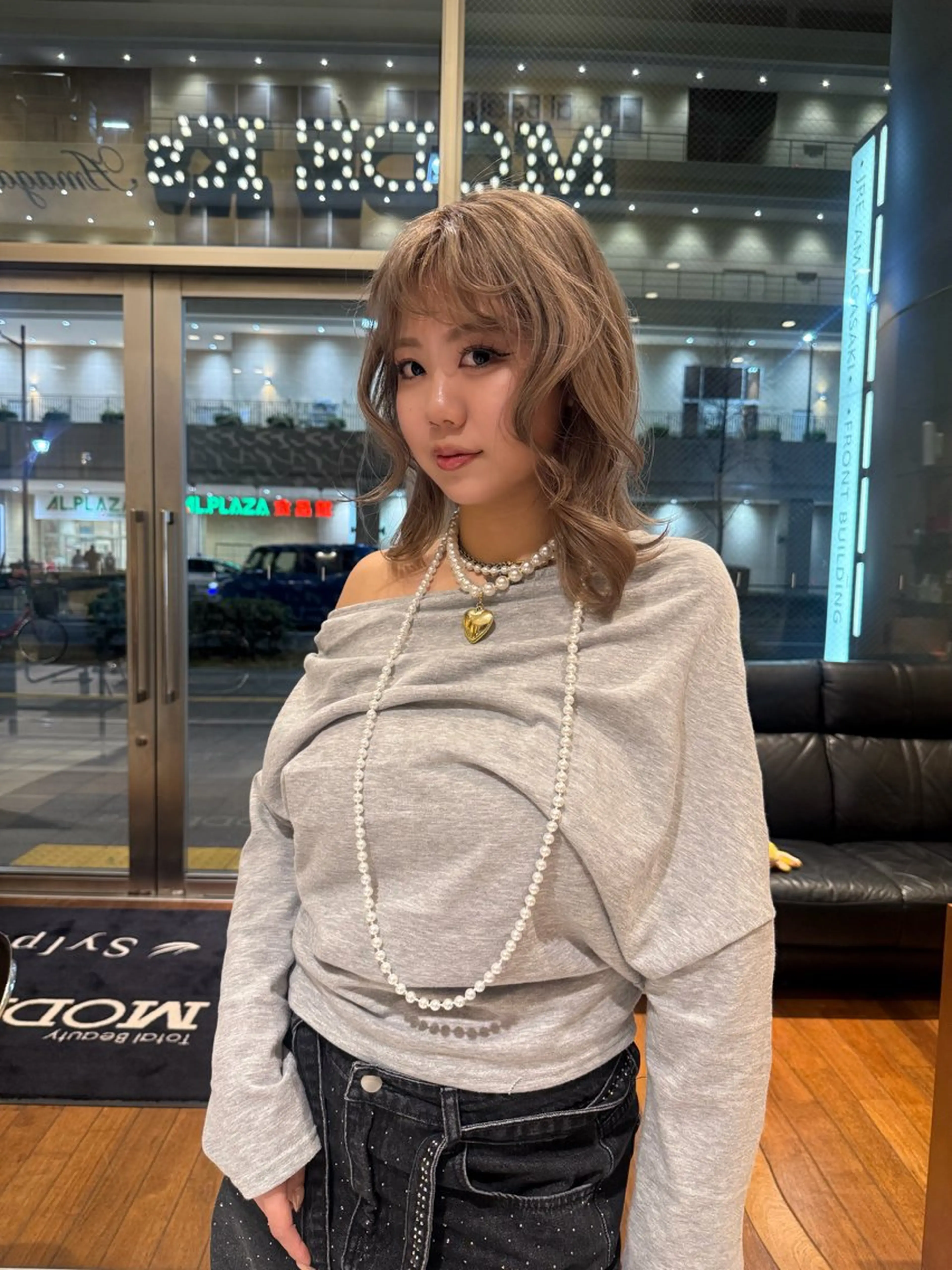 セミロング ヘアカラー ルナ｜縮毛矯正 ×デザインカラー🥝のヘアスタイル