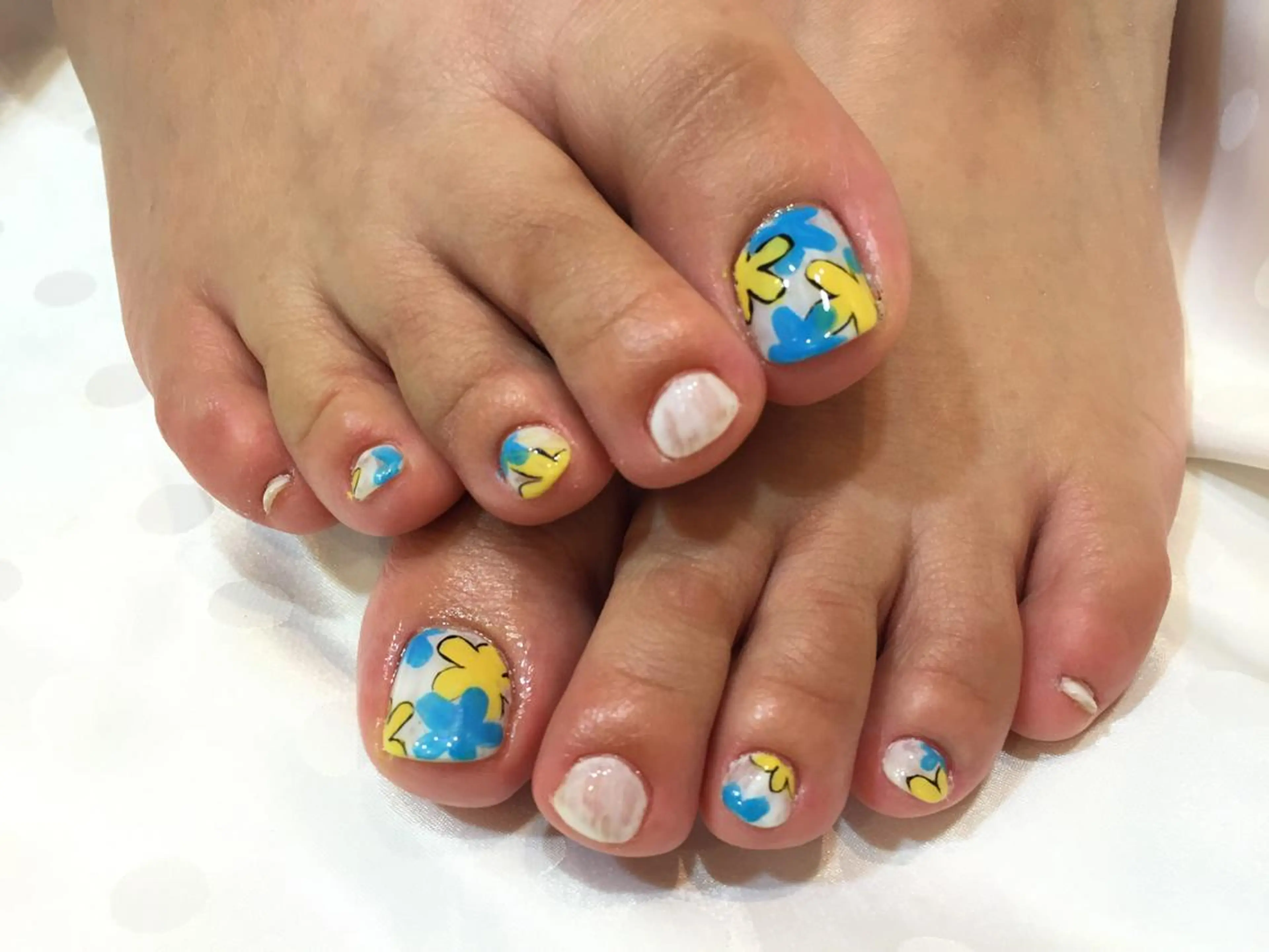 ネイル ホワイト あおやぎ ゆきこのネイルデザイン