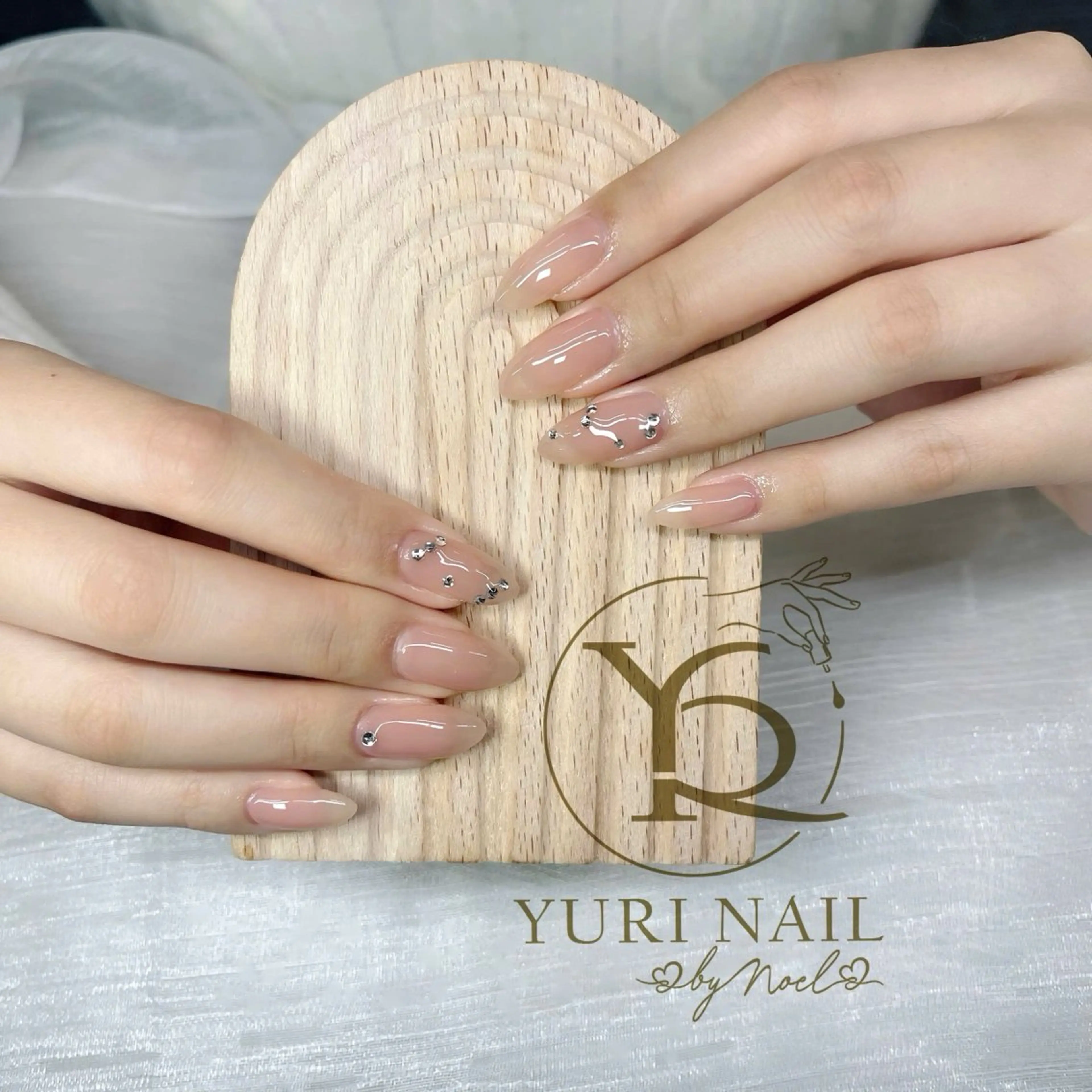 ネイル チークネイル フットネイル フレンチネイル 韓国ネイル マグネットネイル ハンドネイル フットネイル ハンドケア YURI Nail NARITAのネイルデザイン