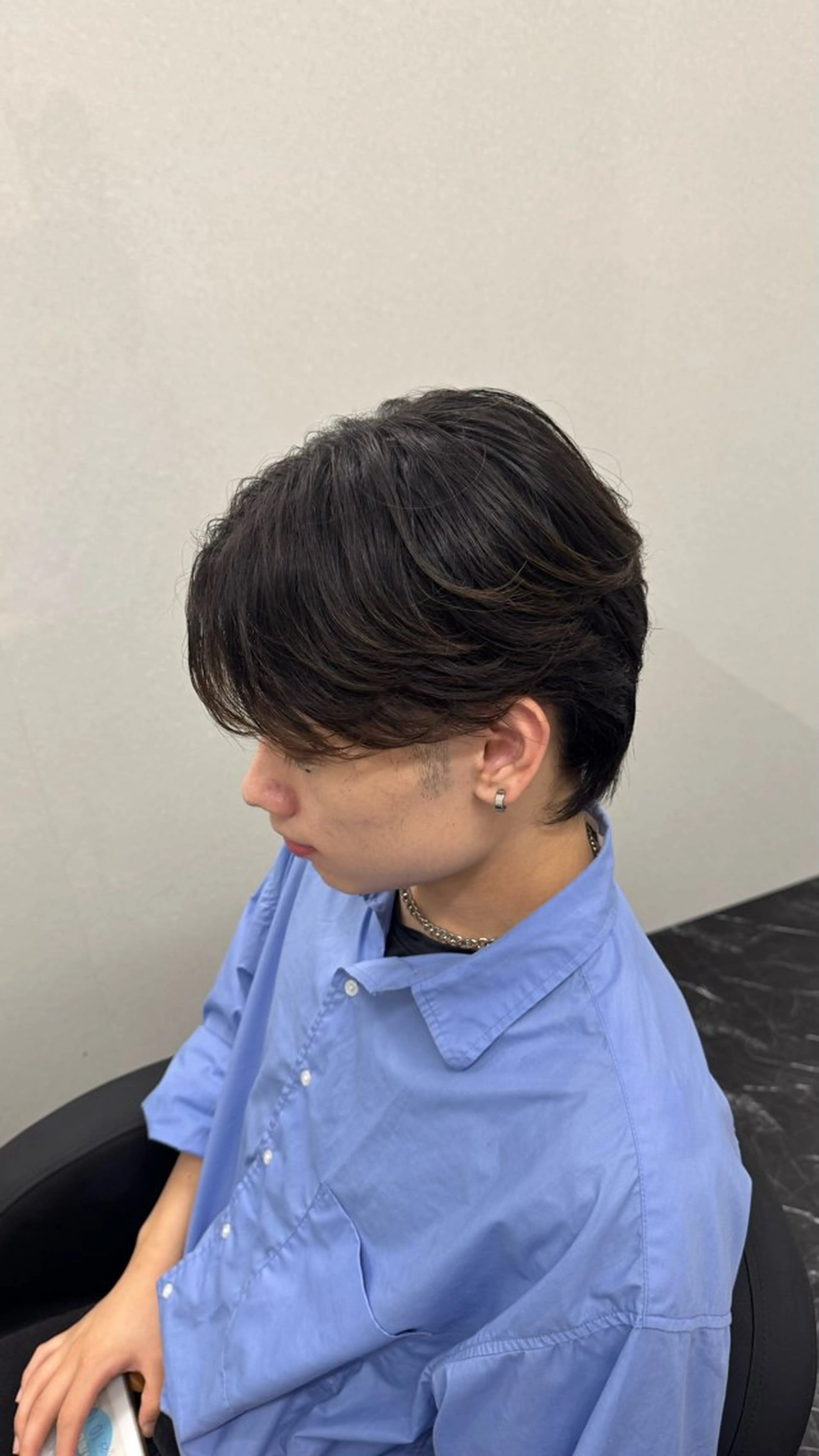ロング カラー パーマ ヘアアレンジ メンズ キッズ メンズ韓国風 黒髪 ブルーカラー ブルーブラック ブラウンカラー 髪質改善Ⅰ透明感 艶カラーⅠたつやのヘアスタイル