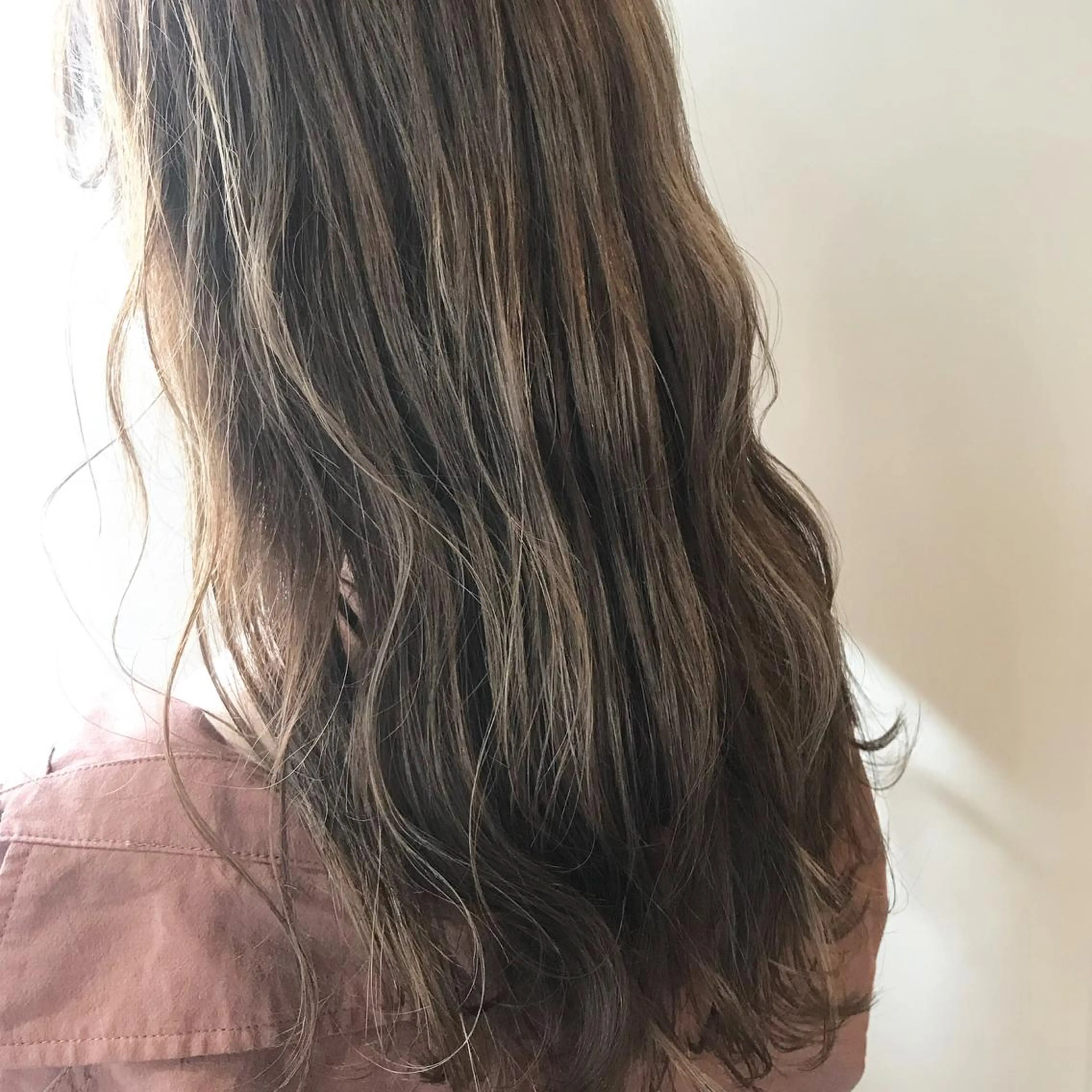 セミロング カラー ヘアアレンジ アッシュ デザインカラー グレージュ ハイライトカラー ハイトーンカラー 撮影モデル募集 🦋soemikaのヘアスタイル