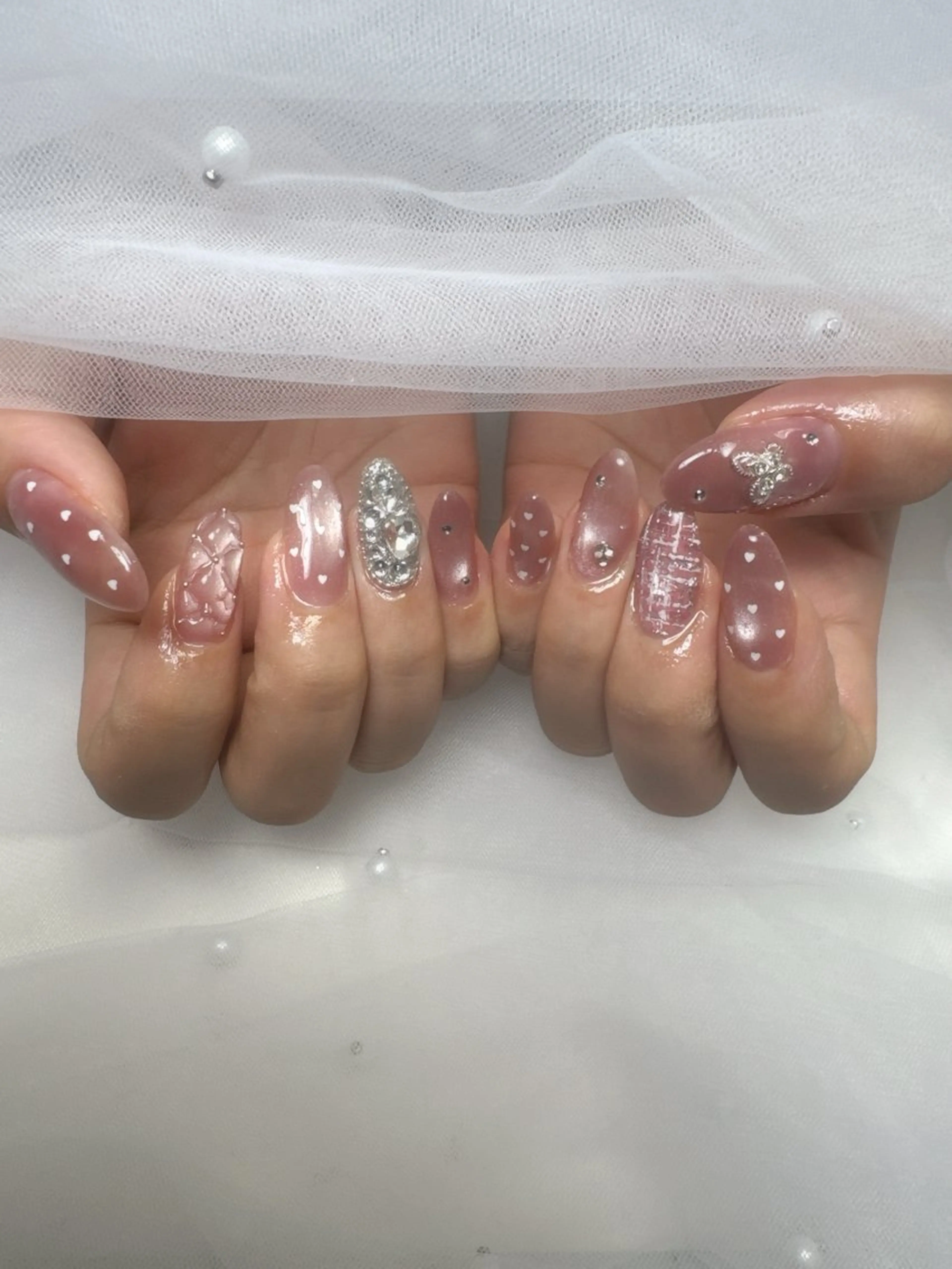 ネイル チークネイル フレンチネイル ジェルネイル ガラスフレンチ ハート ハンドネイル Queeens nailのネイルデザイン