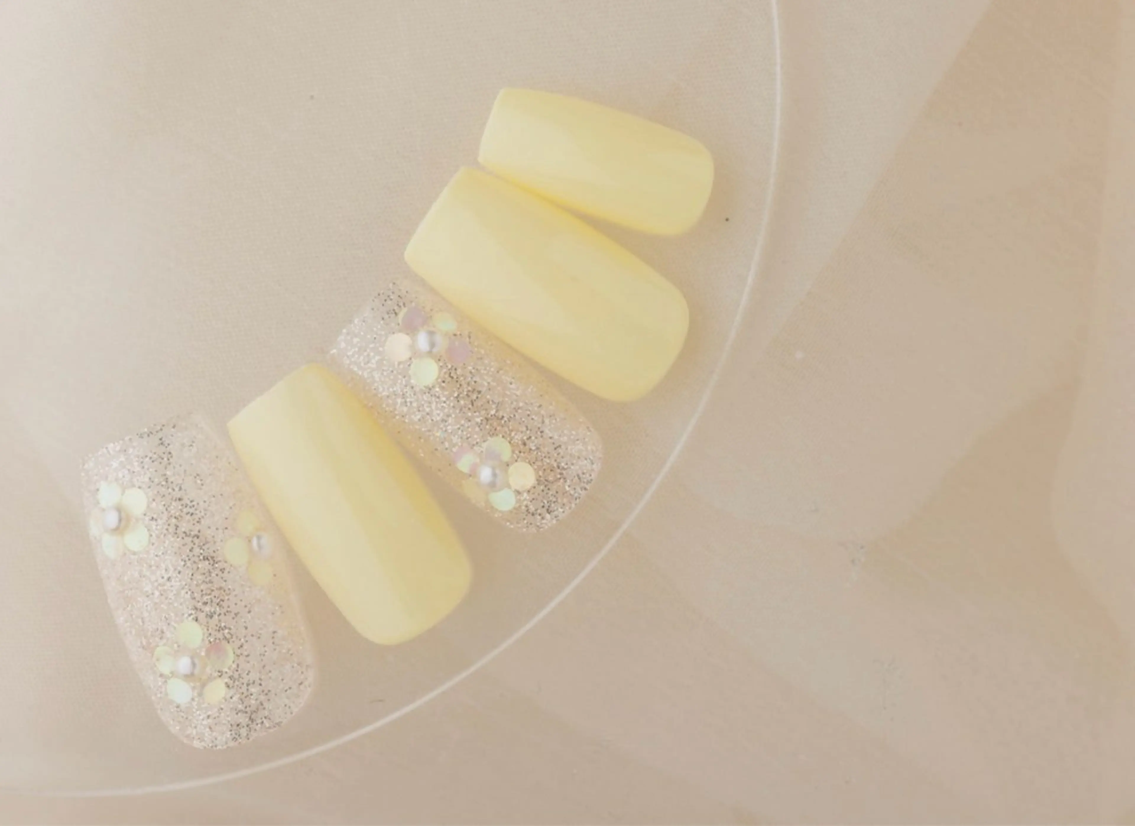 セミロング 月、水、木限定 和泉樹理のネイルデザイン