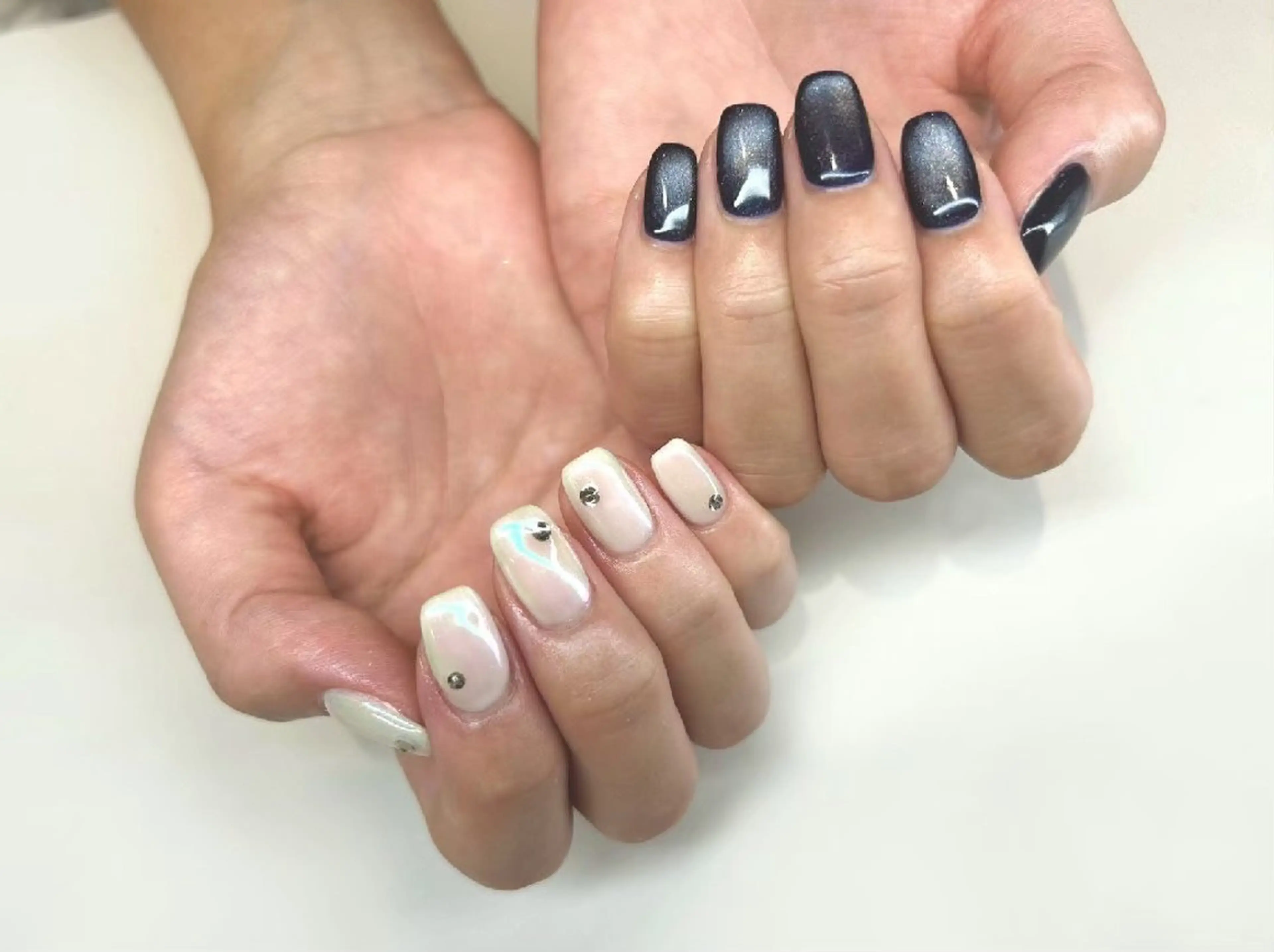 ネイル オフィスネイル シンプルネイル ストーンネイル ホワイト ハンドネイル ai のネイルデザイン