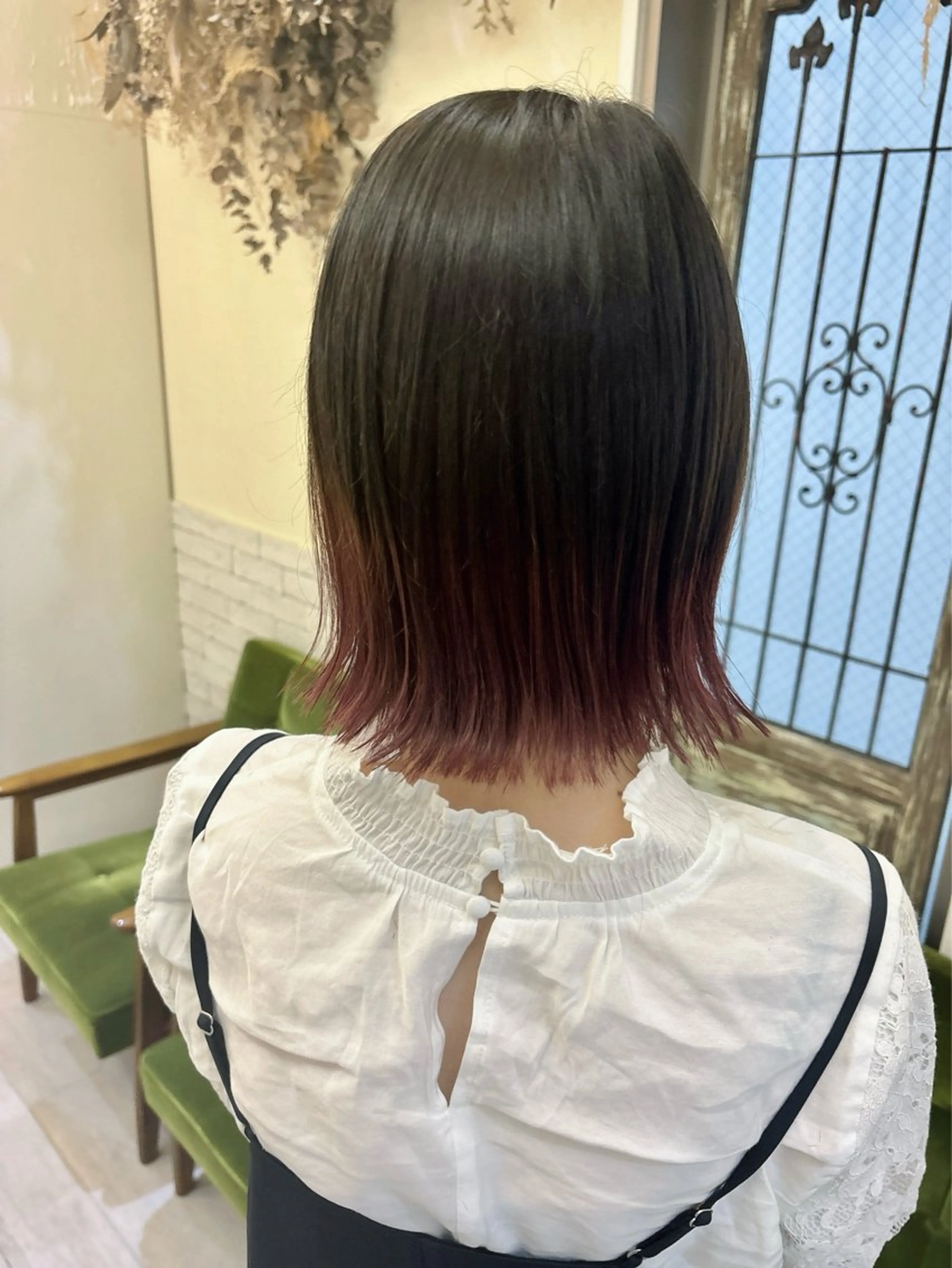 ミディアム パープルカラー カット ヘアカラー 大久保 愛のヘアスタイル