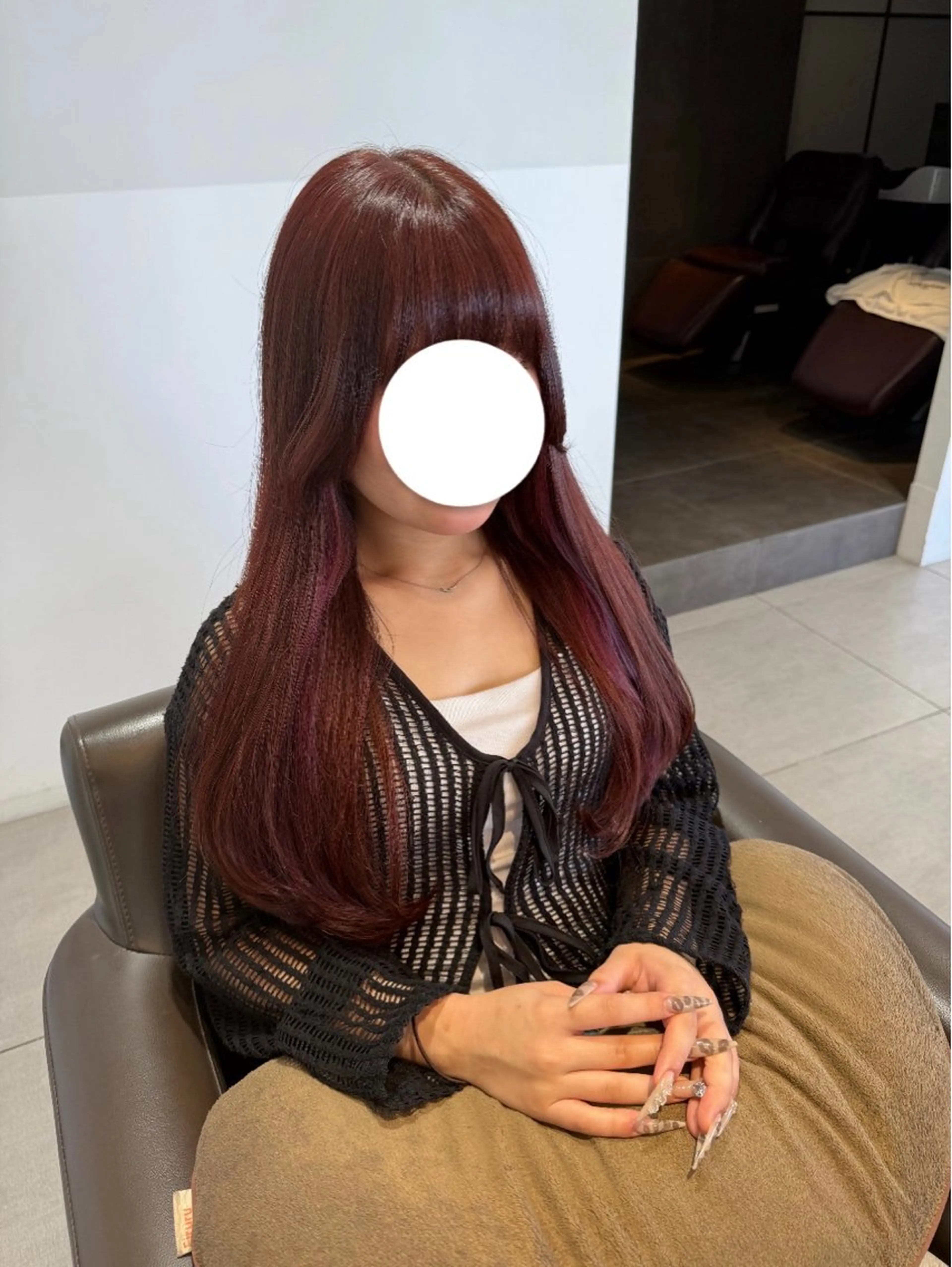 ロング カラー レッドカラー 山口 芽依のヘアスタイル