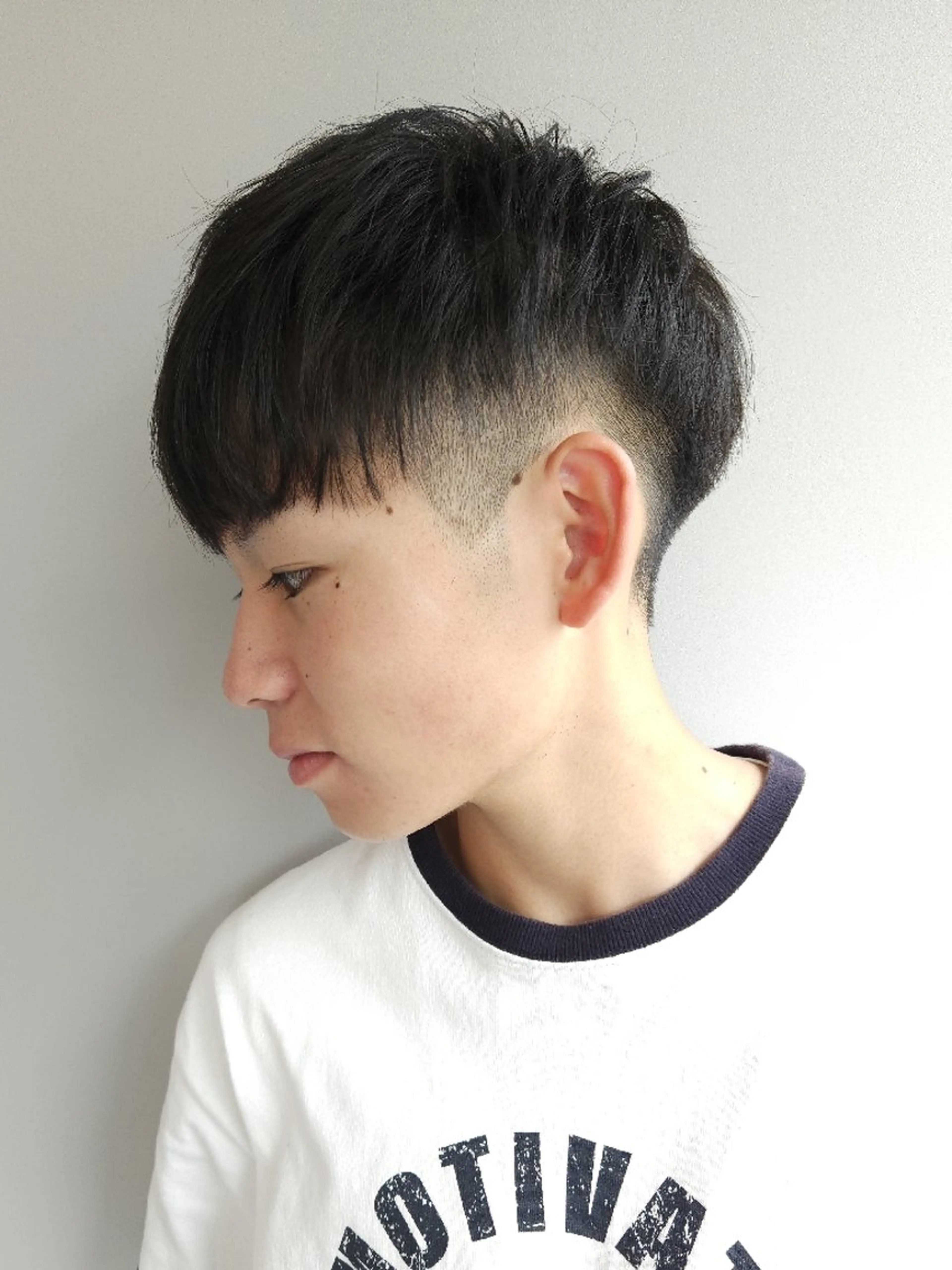 ショート メンズ マッシュ ツーブロック 成瀬 弘光のヘアスタイル