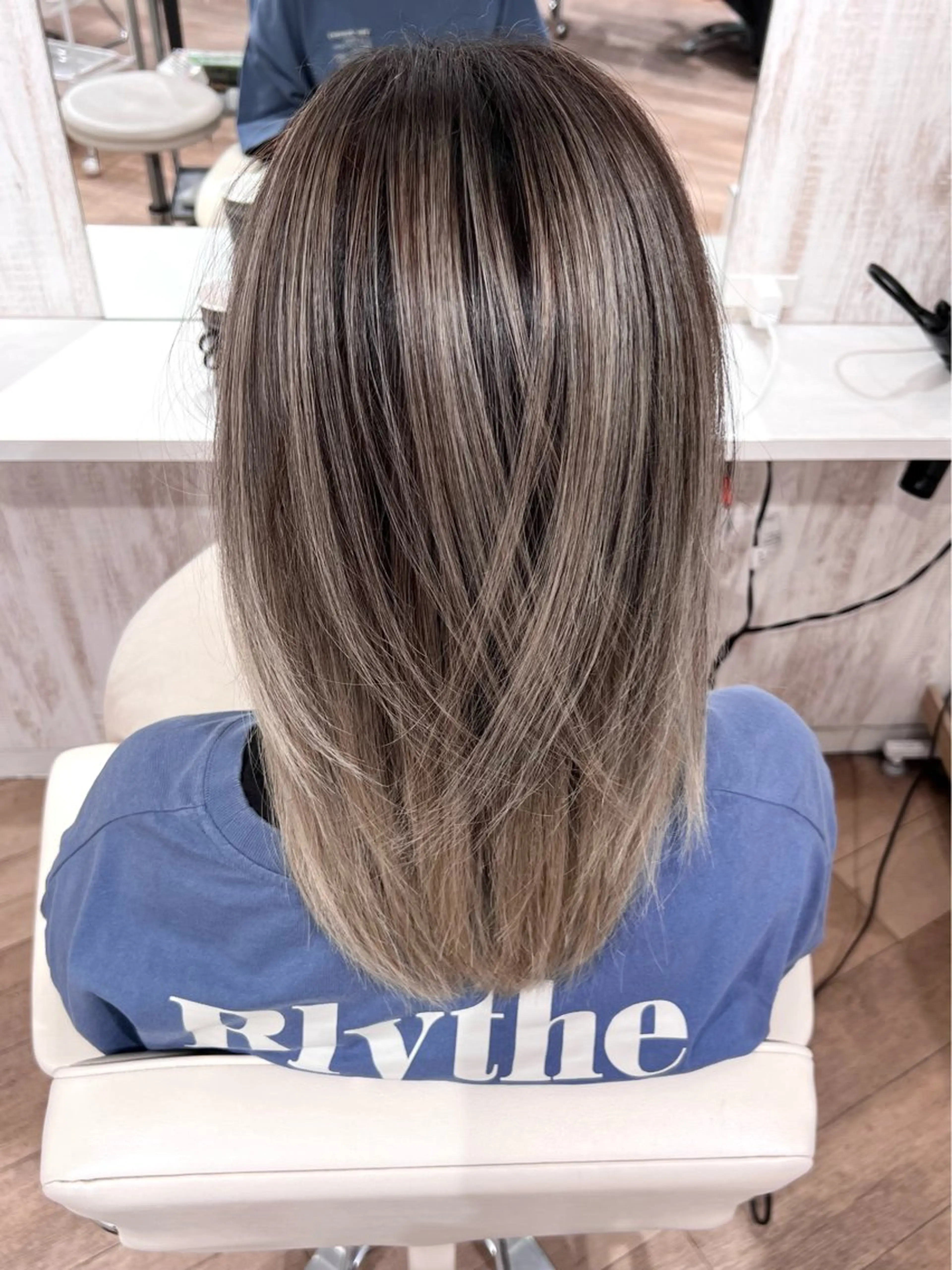 ミディアム カラー バレイヤージュ ベージュカラー ブリーチ ケアブリーチ ダブルカラー 前髪/顔まわりカット 艶髪/髪質改善/縮毛のヘアスタイル