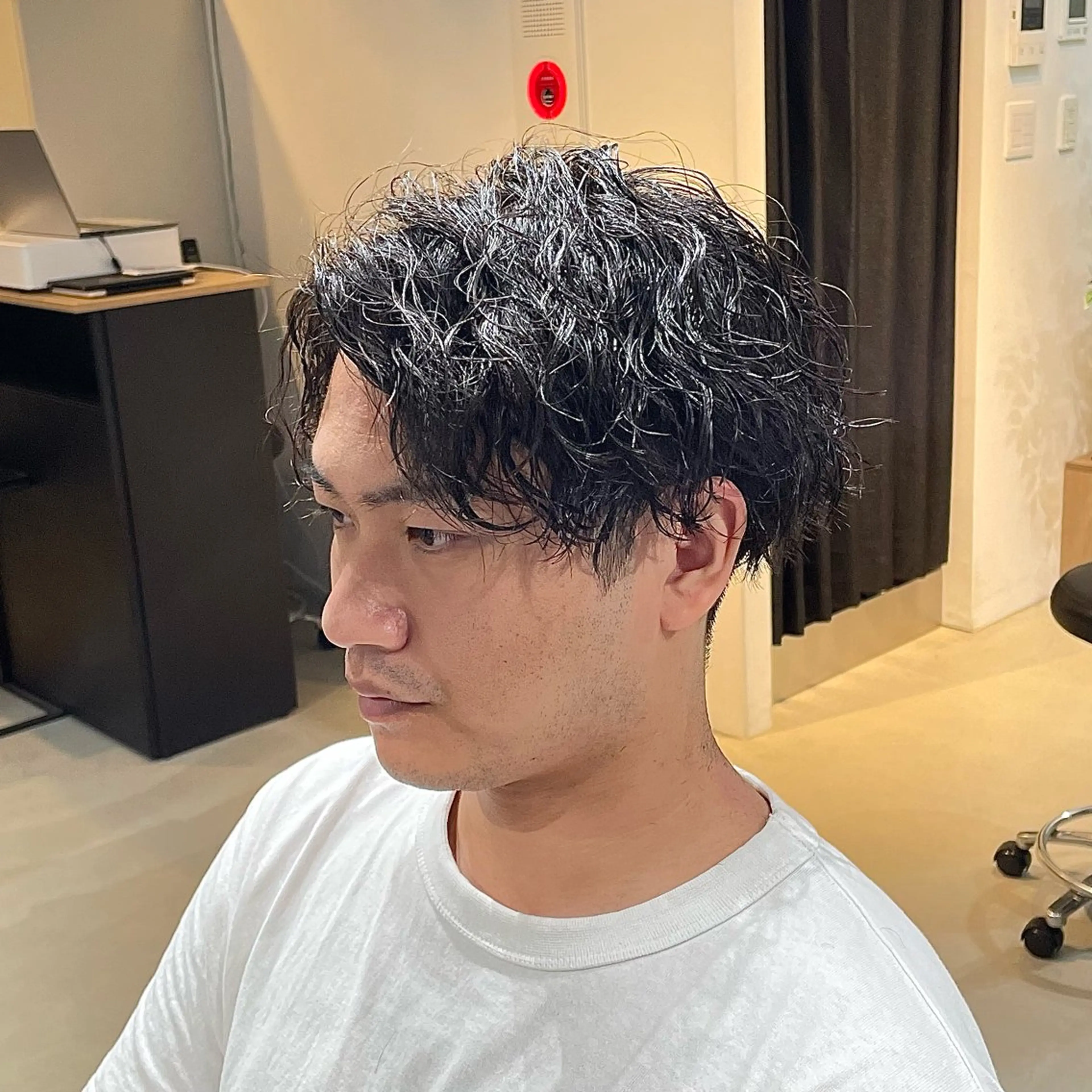 ショート パーマ メンズ センターパート メンズハイライト メンズメッシュ メンズパーマ スパイキーショート 中崎町メンズパーマ/ シャドウ/山下拓実のヘアスタイル
