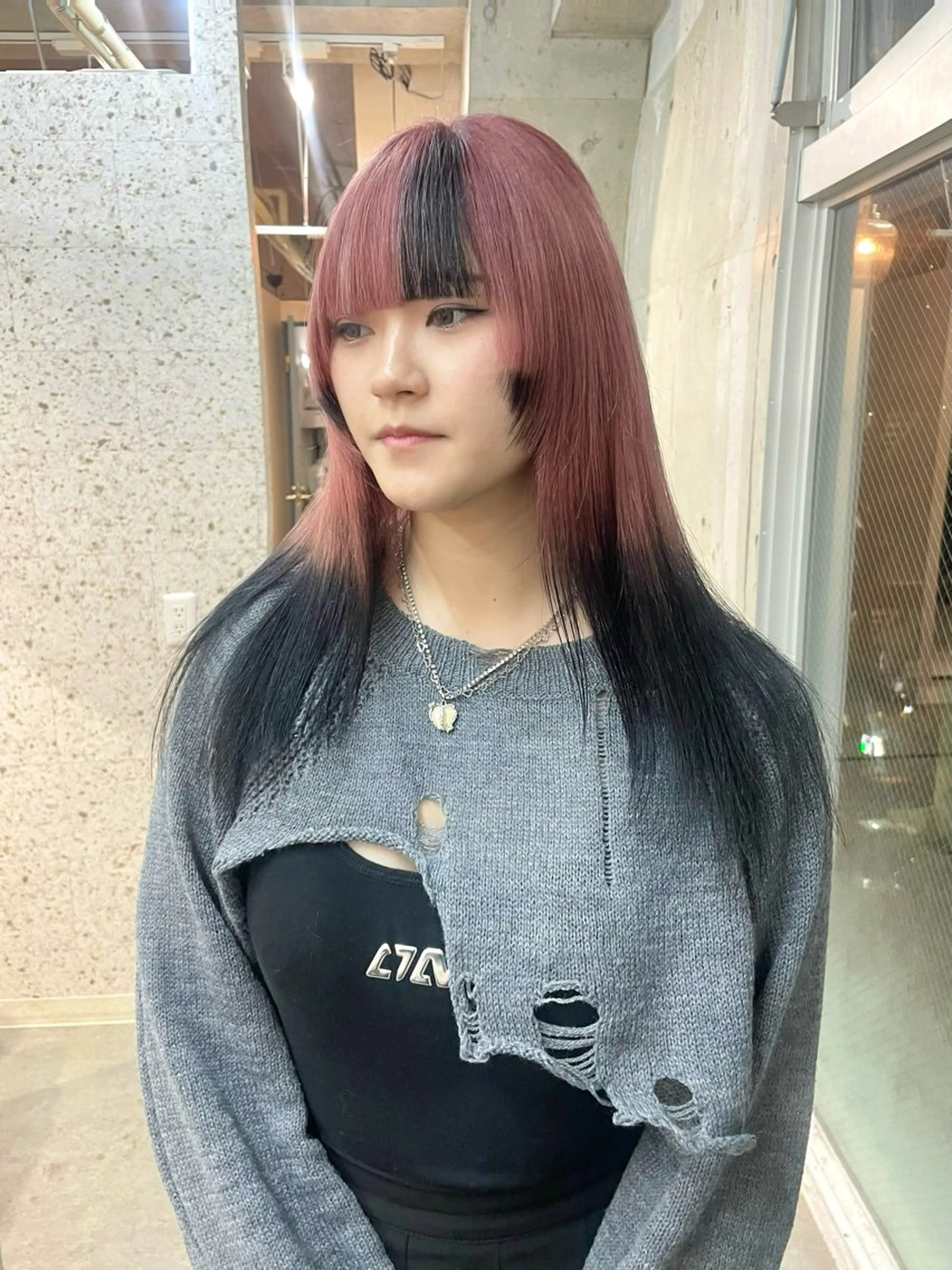 ロング カラー 黒髪 デザインカラー ピンクカラー ヘアカラー SHOTO ハイトー ン/ブロンドカラーのヘアスタイル