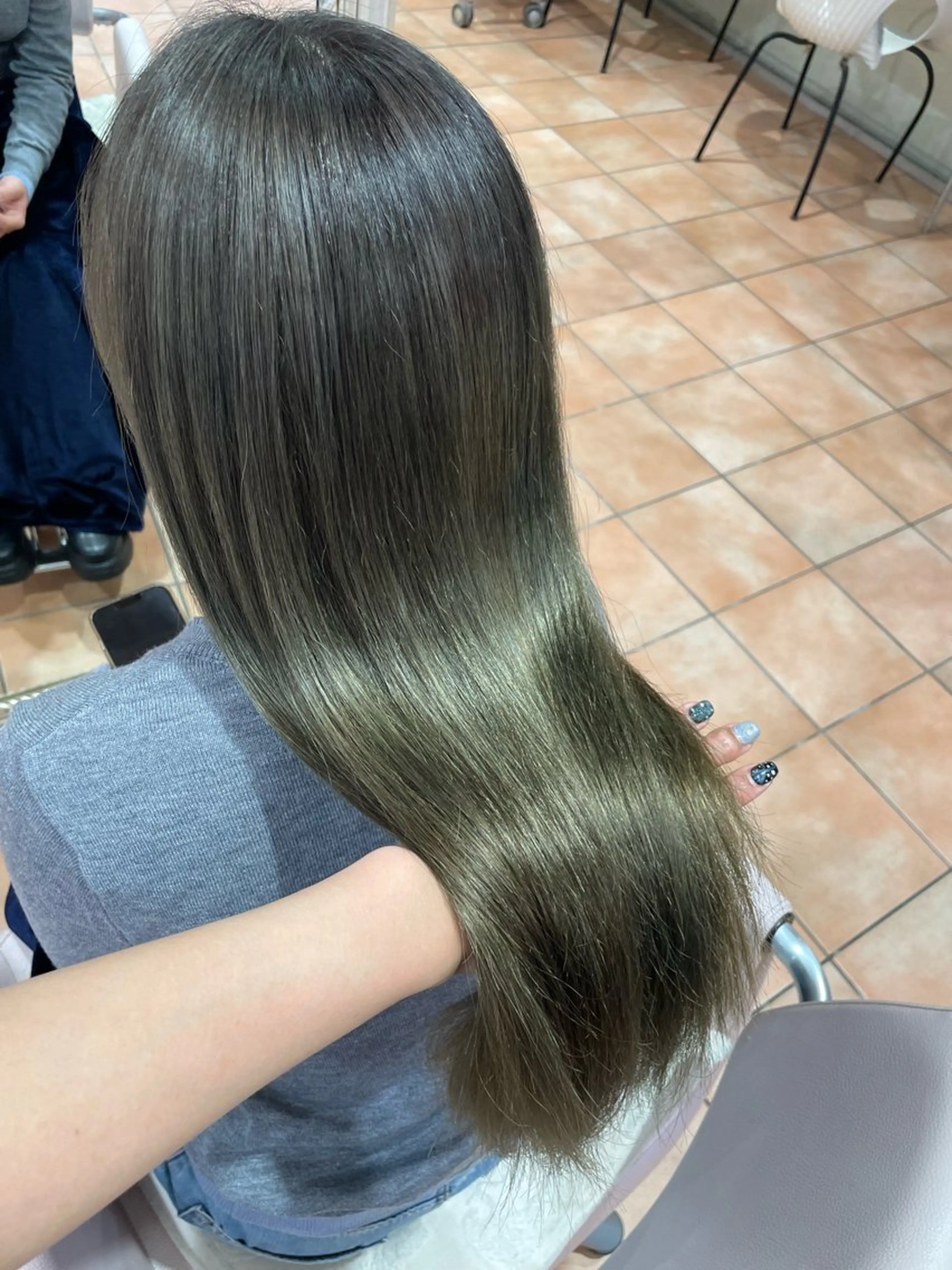 ロング カラー めぞんどぼーて REINAのヘアスタイル
