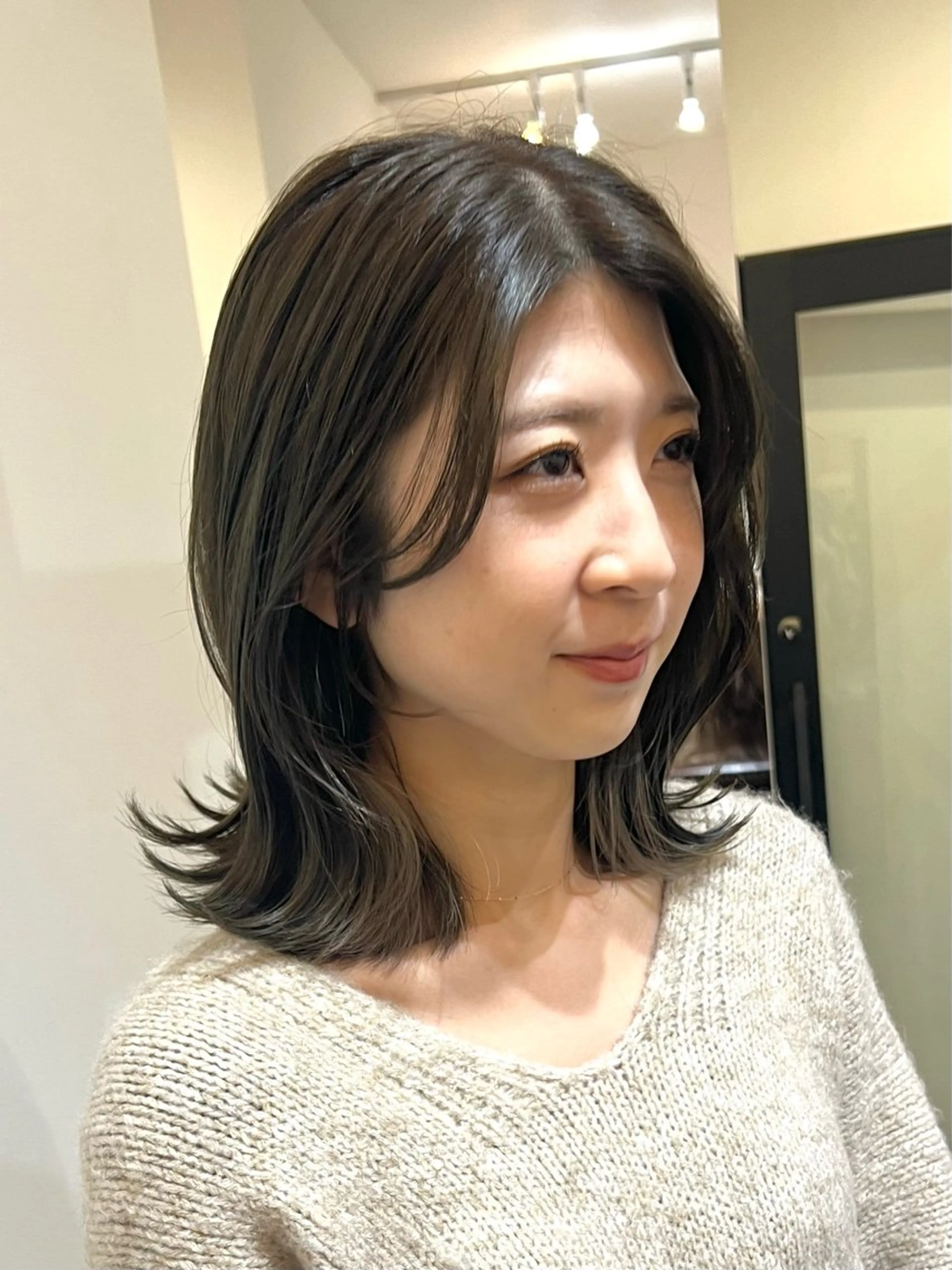 ミディアム カラー ブラウンカラー オリーブブラウン くびれヘア おくれ毛 カット ヘアカラー トリートメント しおり/パーマ/ newi町田のヘアスタイル