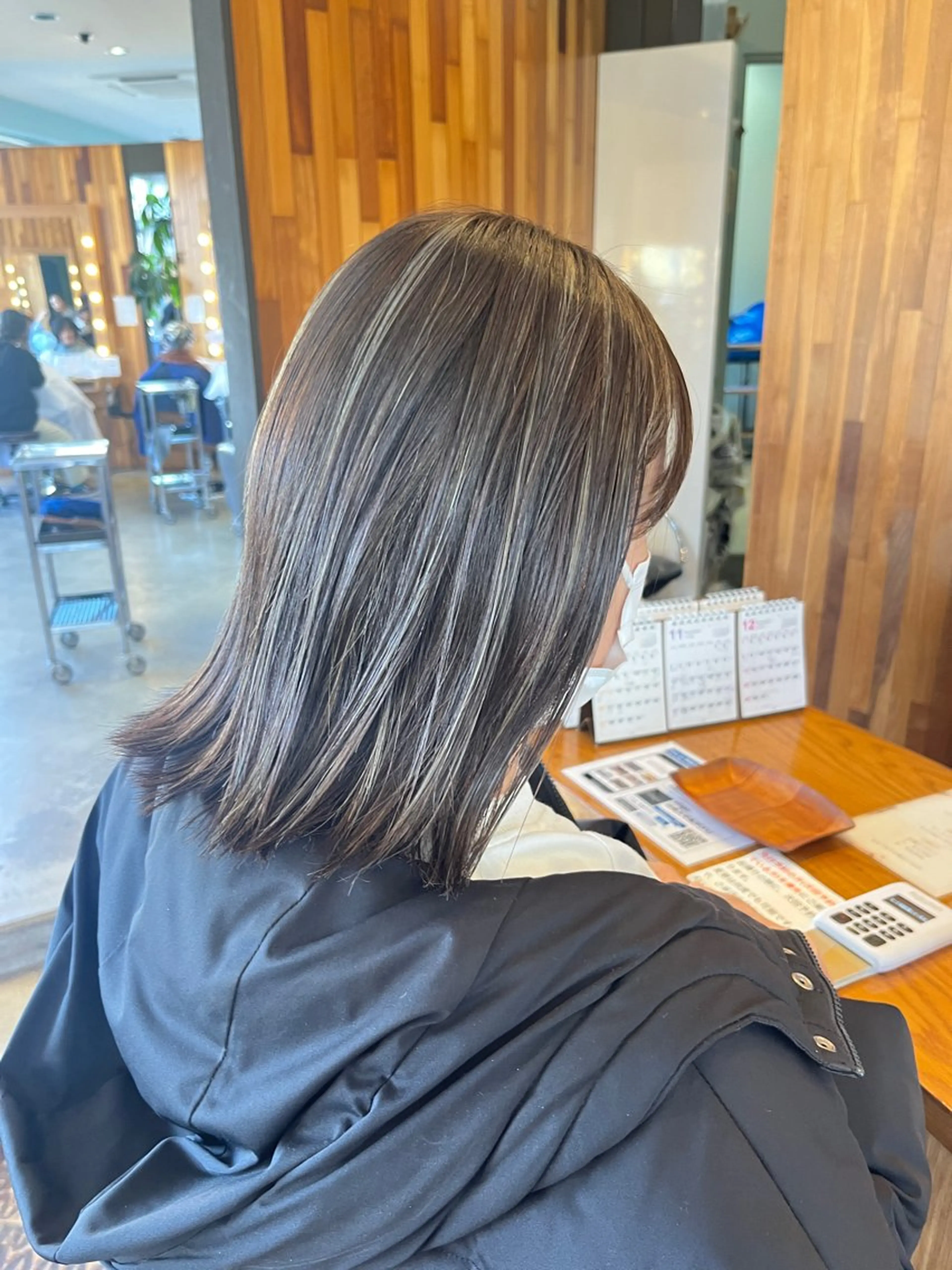 ミディアム ハイライト カット ヘアカラー 長南 やよいのヘアスタイル