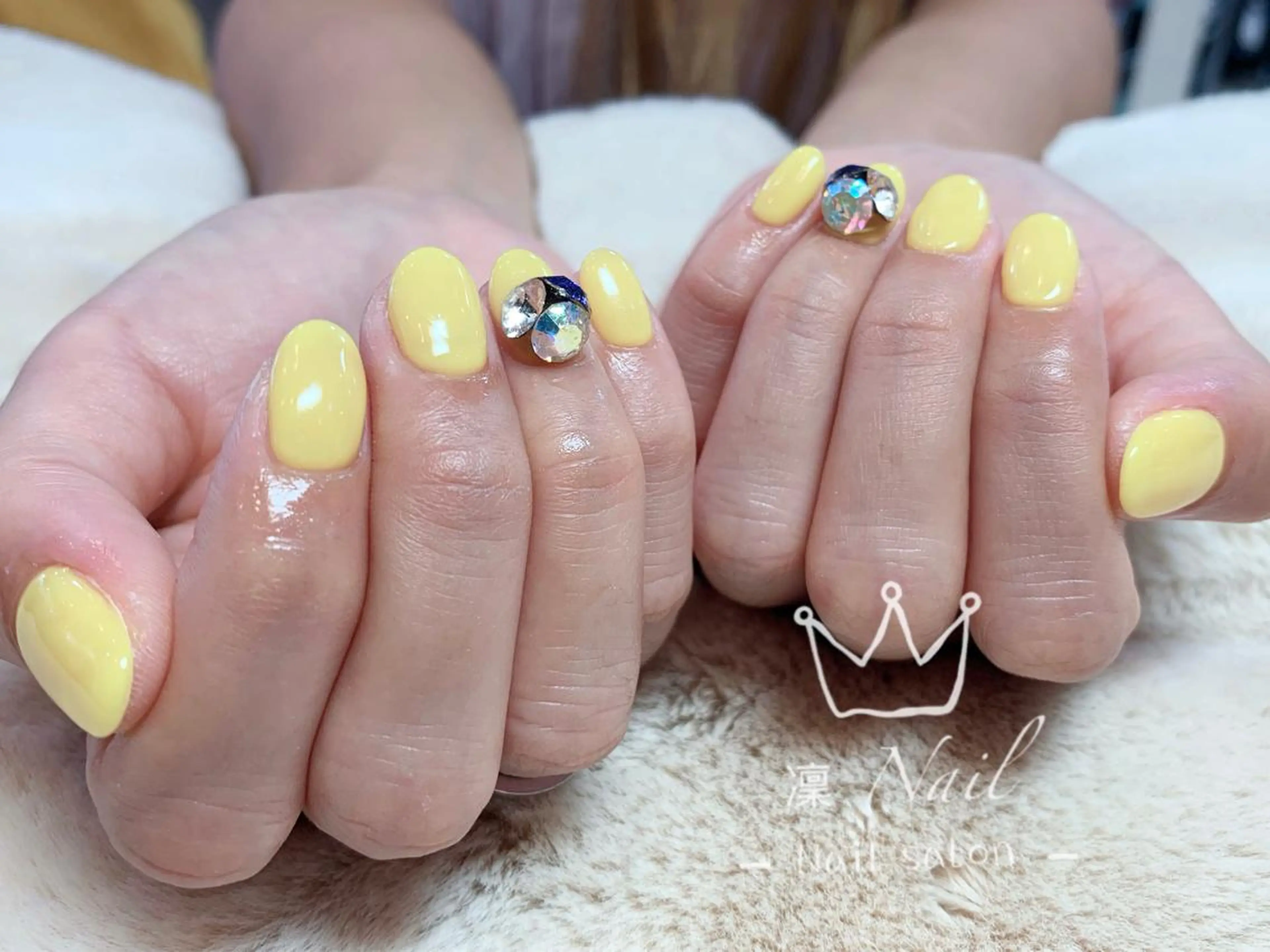 ショート カラー ネイル ストーンネイル Le’a NailSalonのネイルデザイン