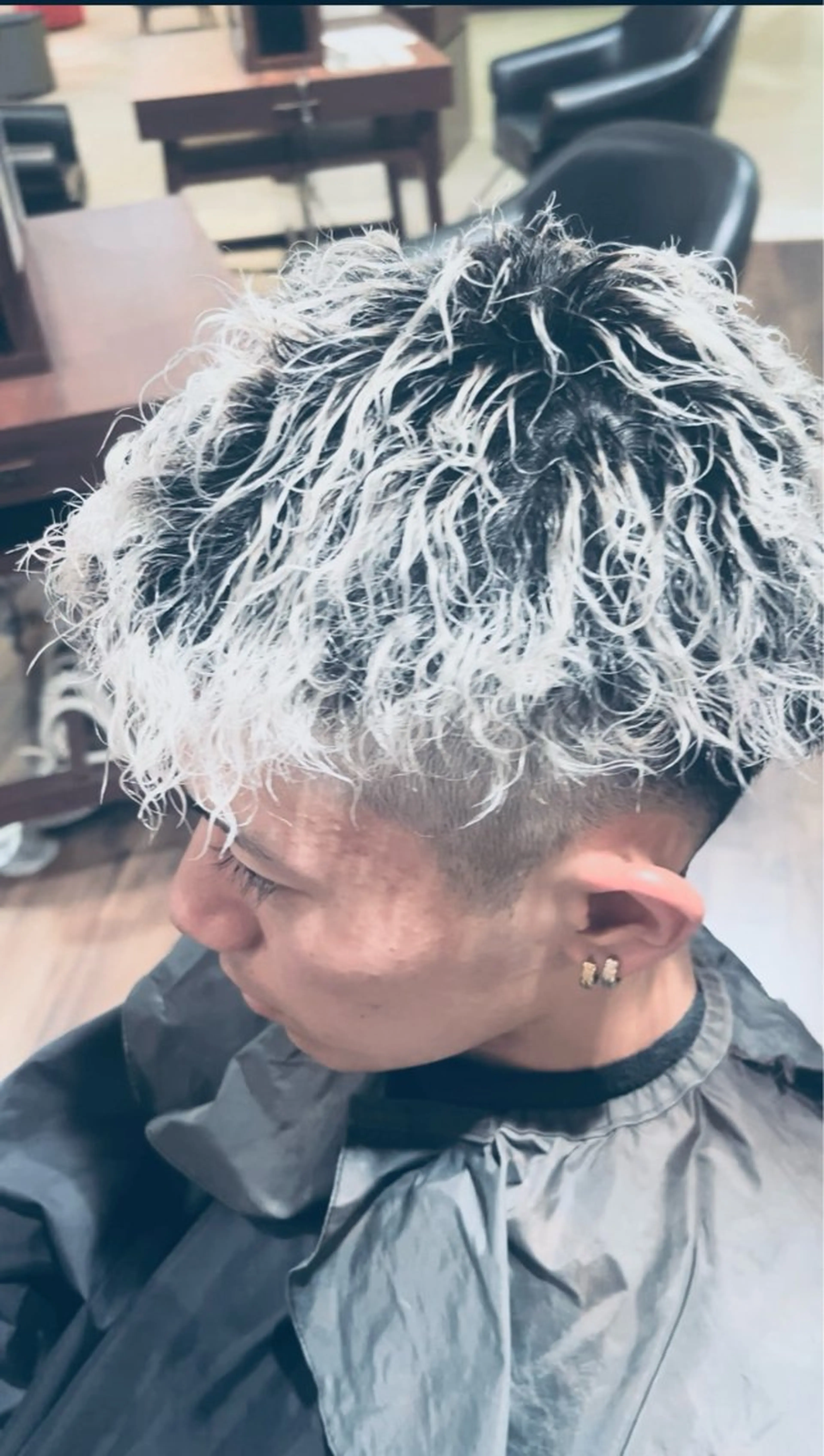 メンズ メンズブリーチ メンズパーマ メンズパーマ& ハイトーン特化谷村のヘアスタイル