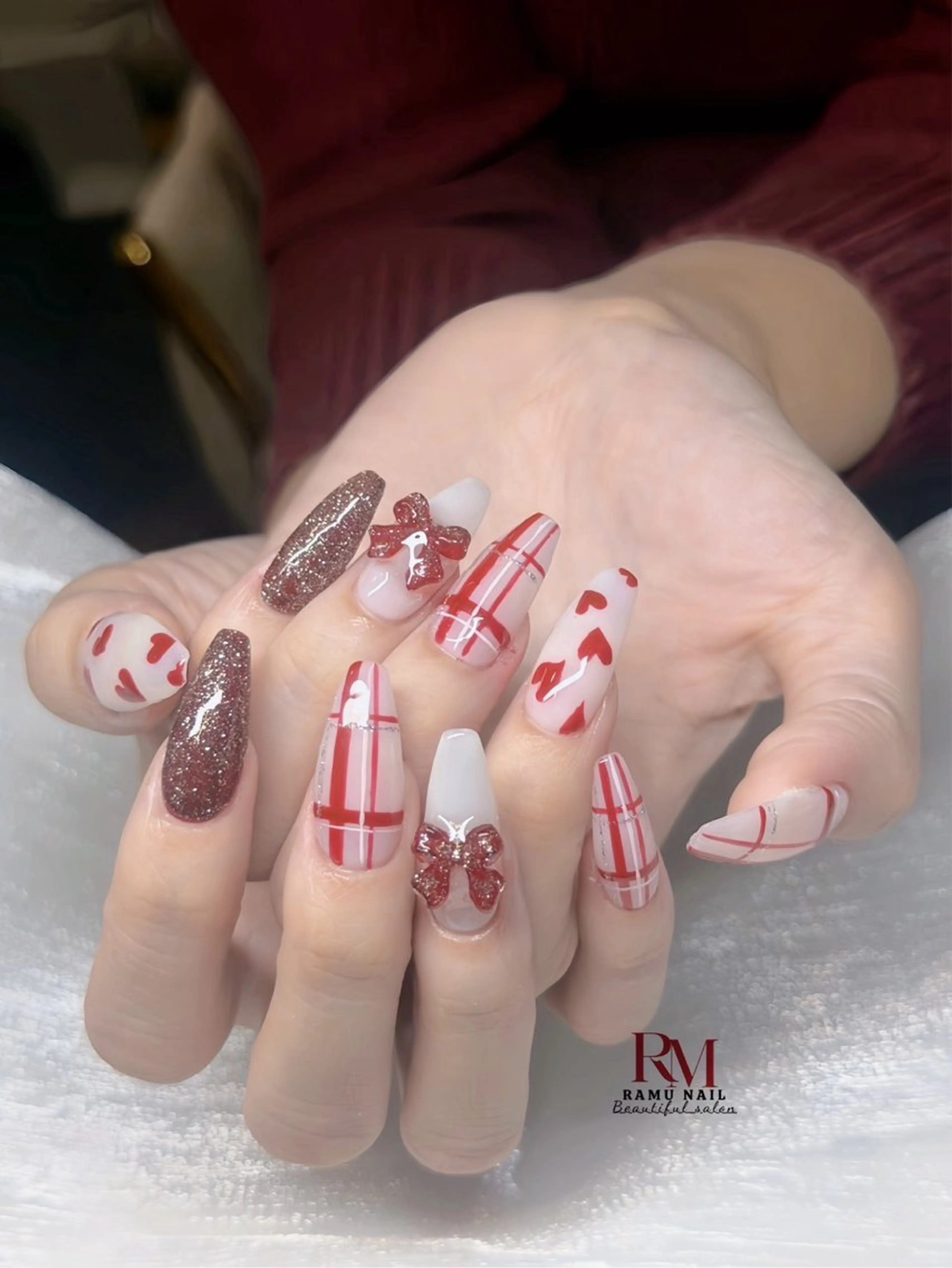 ネイル キラキラネイル マグネットネイル ミラーネイル ワンホンネイル 冬ネイル ハンドネイル RAMU Nail 恵比寿店のネイルデザイン