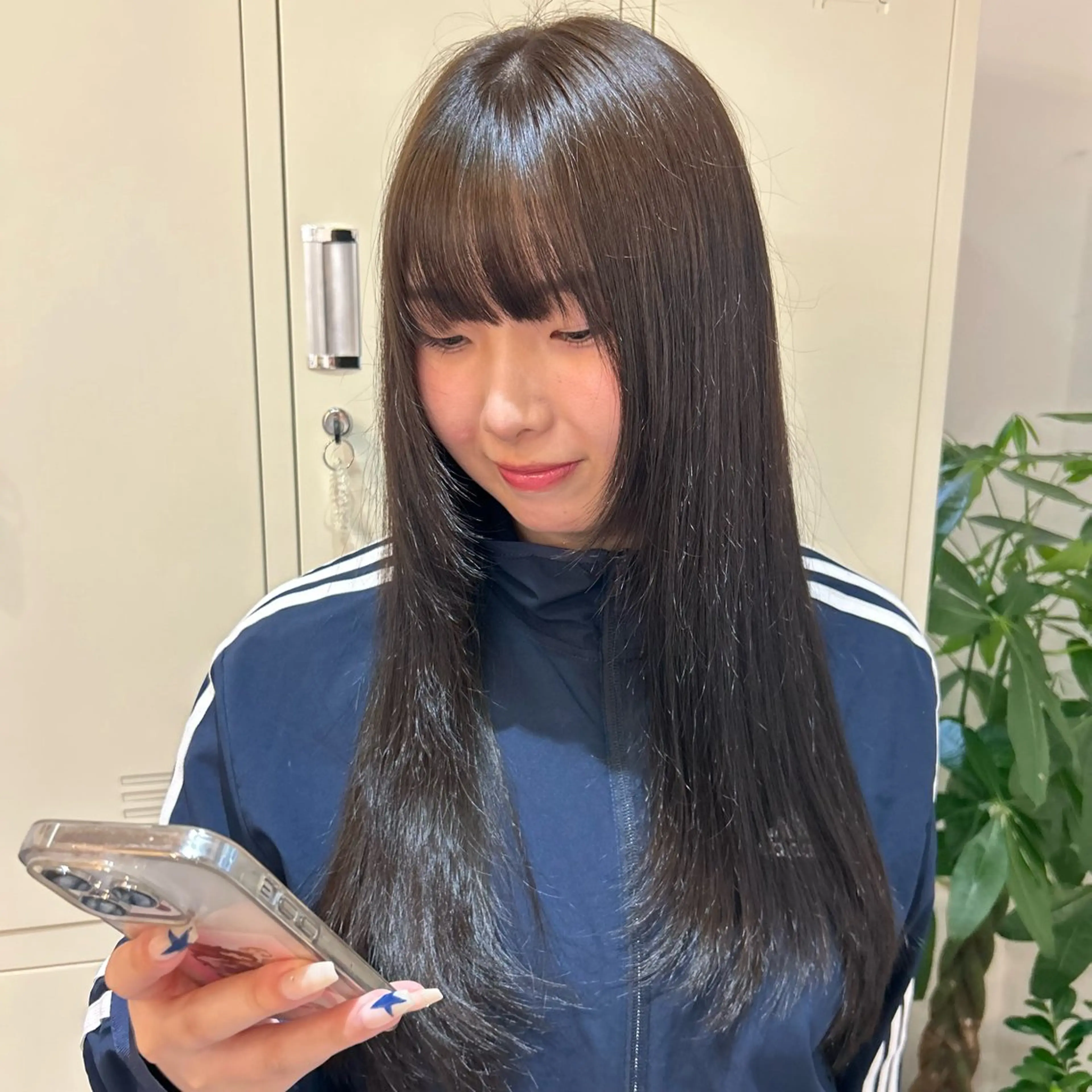 ロング カラー ベージュカラー 透明感カラー オリーブベージュ レイヤーカット Emitas.宮街道店所属・メイ/和歌山美容室/ Emitas.のヘアスタイル