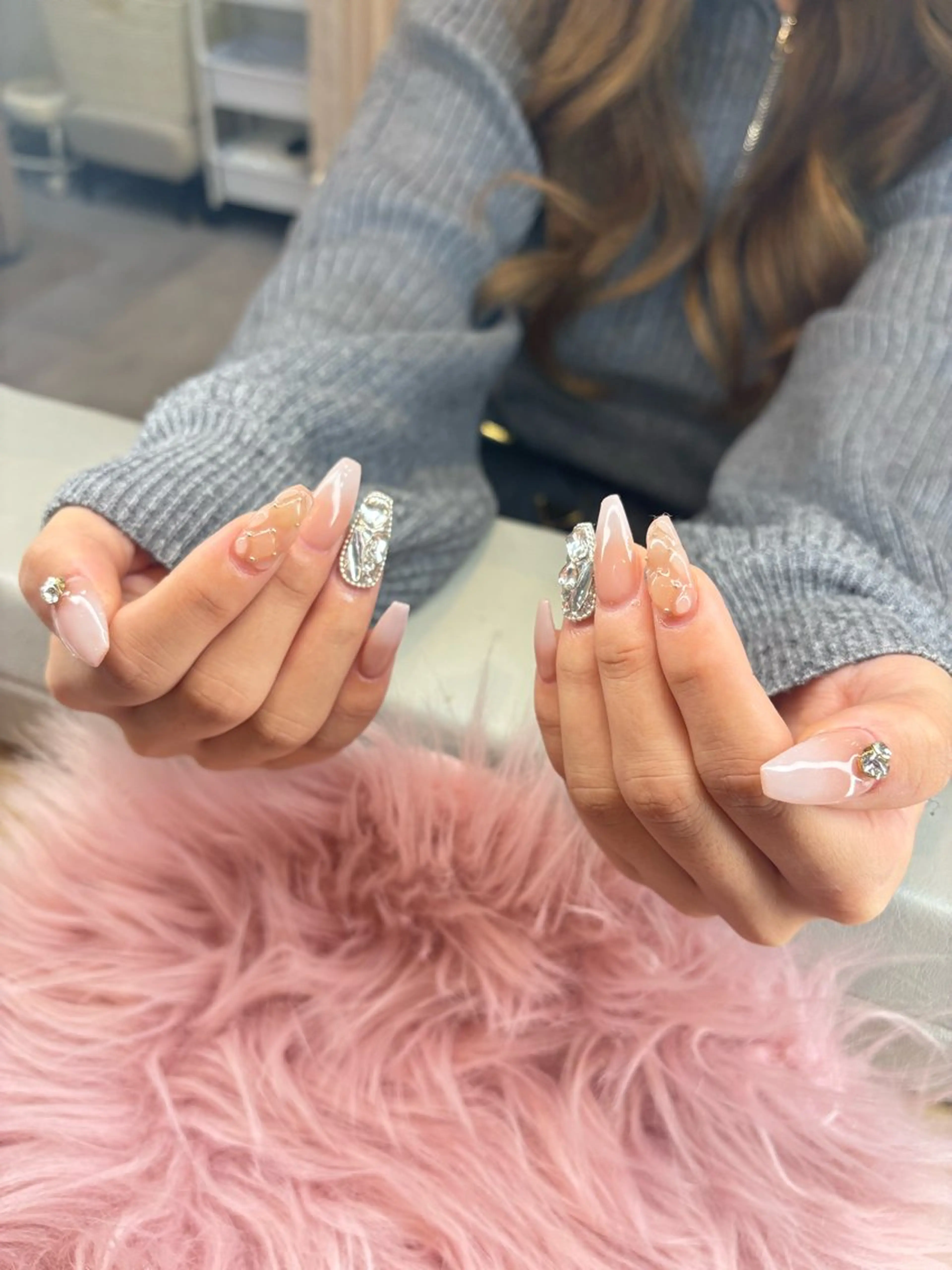 ネイル 長さ出し ぷっくりネイル シルバー シンプルネイル ハンドネイル 🎀マツエク/まつパ /ネイル みすず🎀のマツエク・マツパデザイン