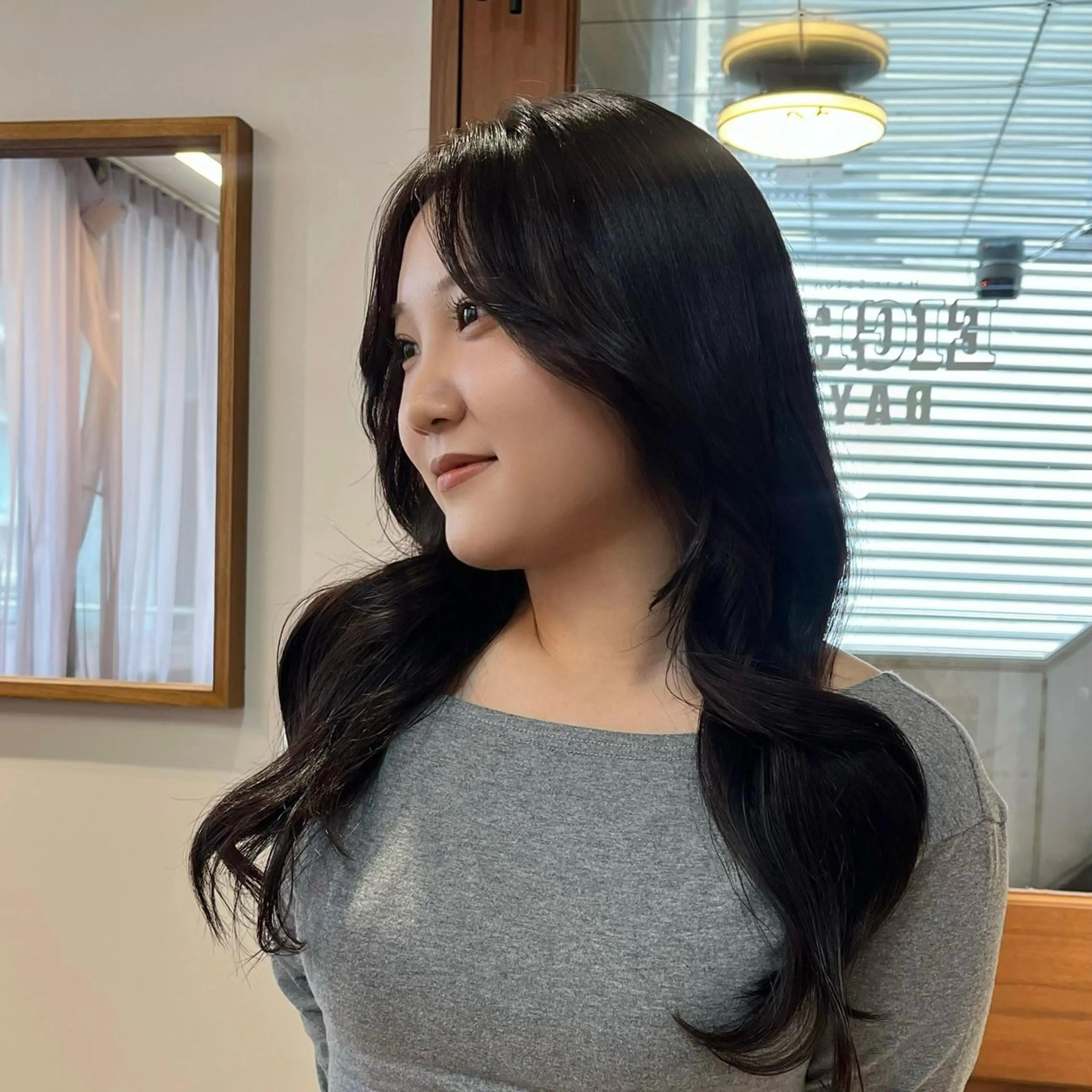 【 透明感抜群💫】高発色イルミナカラー（ケアトリートメント無料）の写真