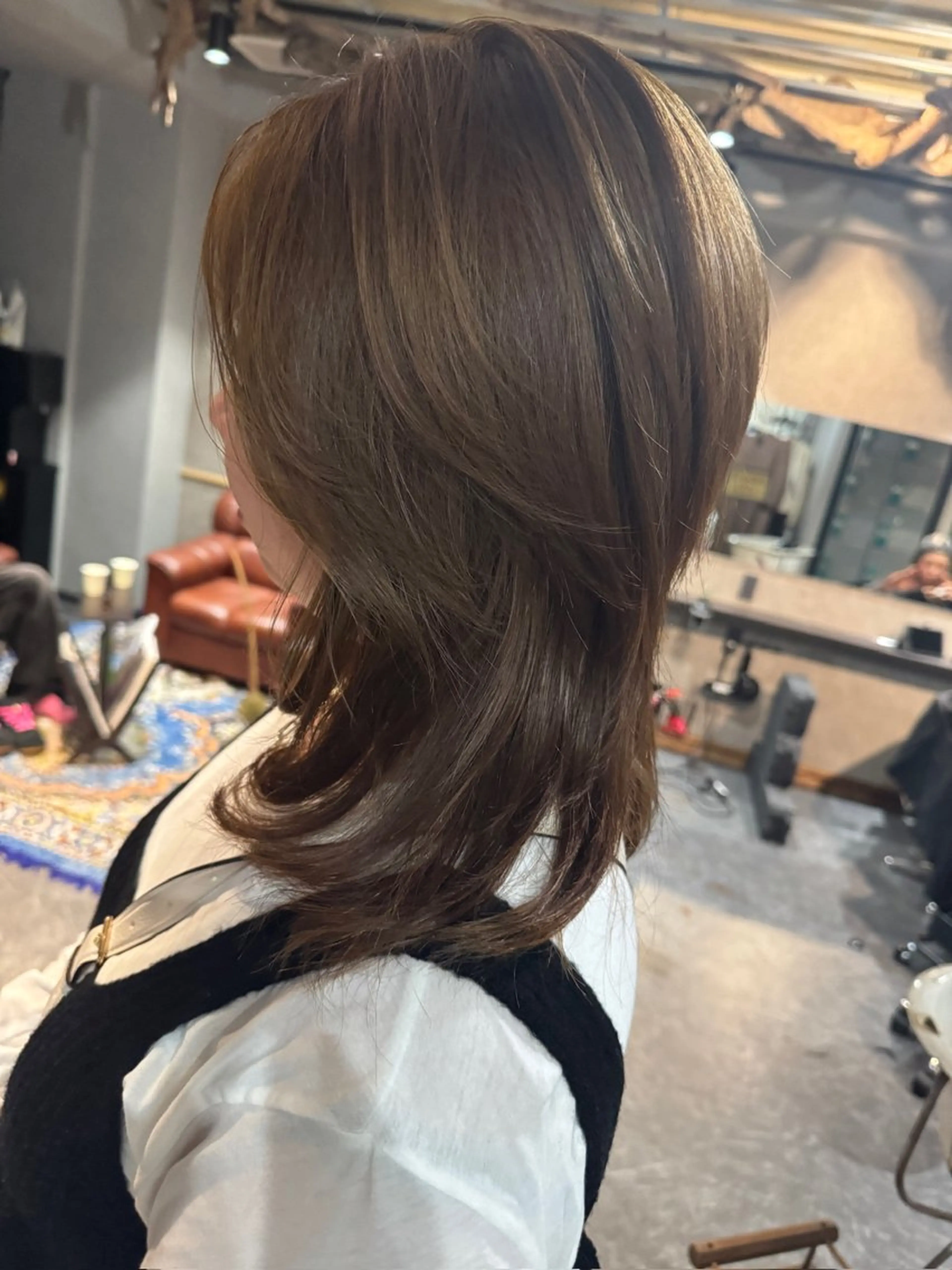 ミディアム カラー アディクシーカラー ベージュカラー ブリーチ ケアブリーチ 透明感カラー カット ヘアカラー トリートメント ravens デザインカラーのヘアスタイル