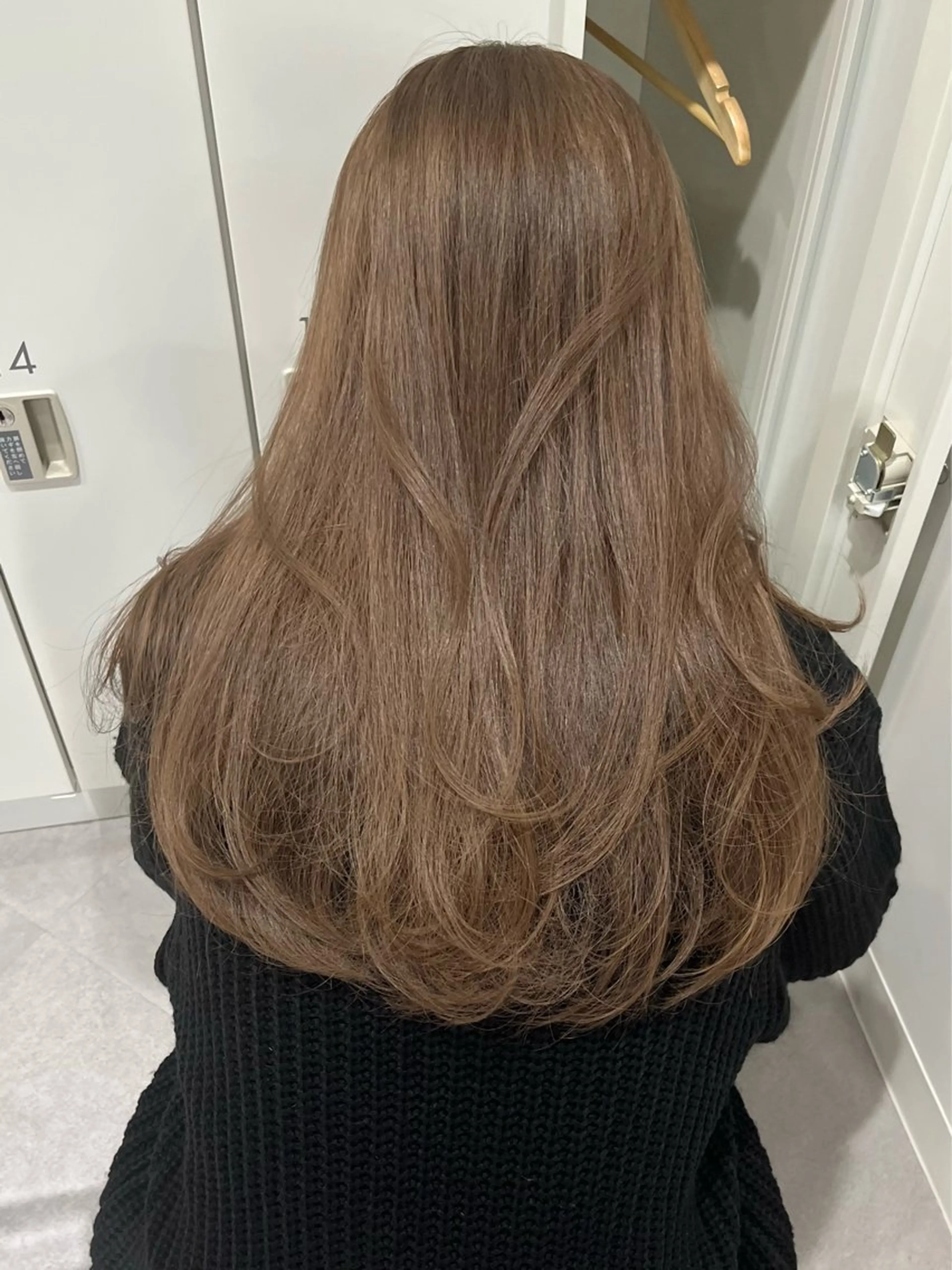 セミロング カラー ベージュカラー ブリーチ ケアブリーチ 韓国風ヘア ヘアカラー トリートメント 韓国ハッシュカット/ 新宿/髪質改善/岡崎のヘアスタイル