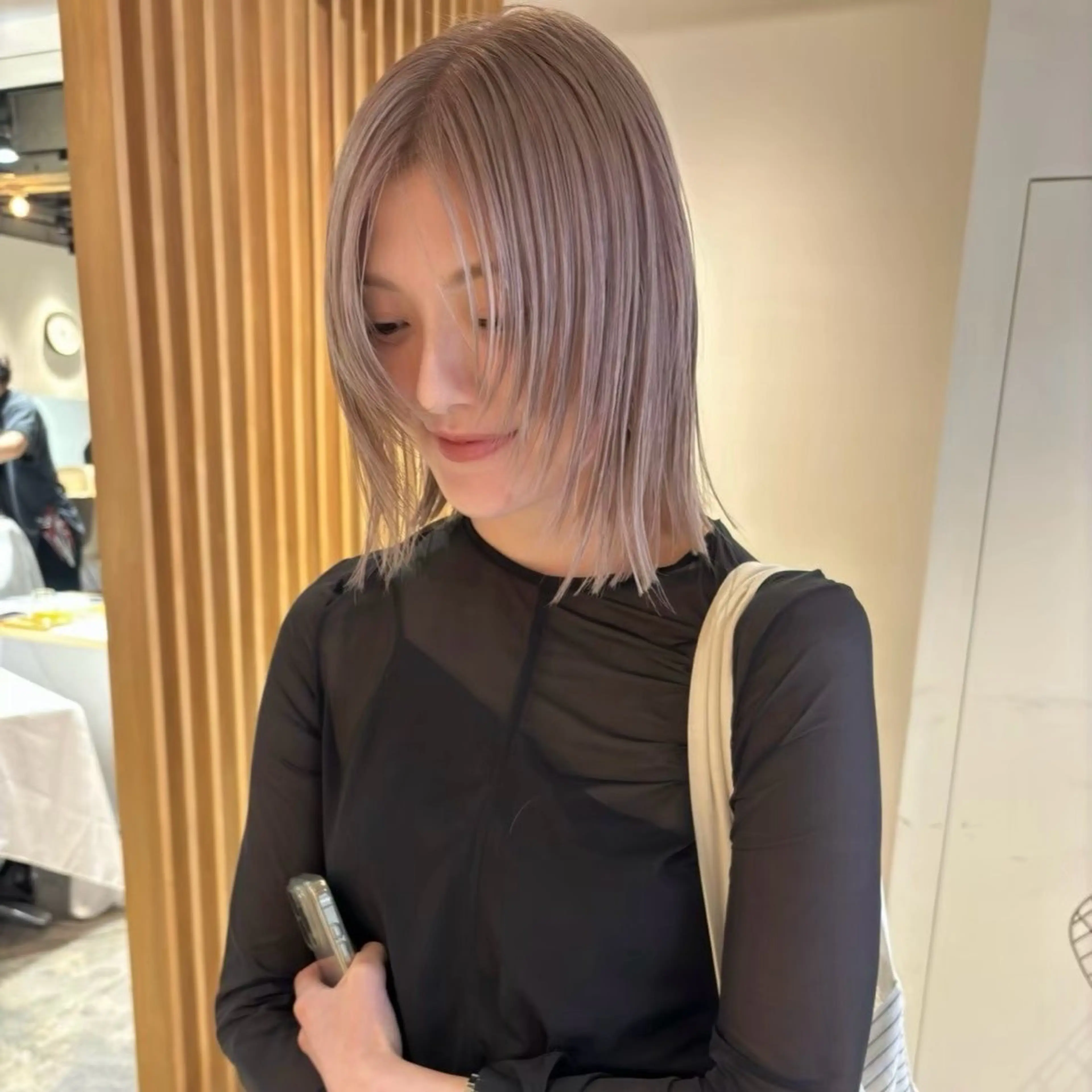 ミディアム カラー ベージュカラー ブリーチ ホワイトベージュ カット ヘアカラー ANY大宮所属・💛似合わせカット カラー💛 amiのヘアスタイル