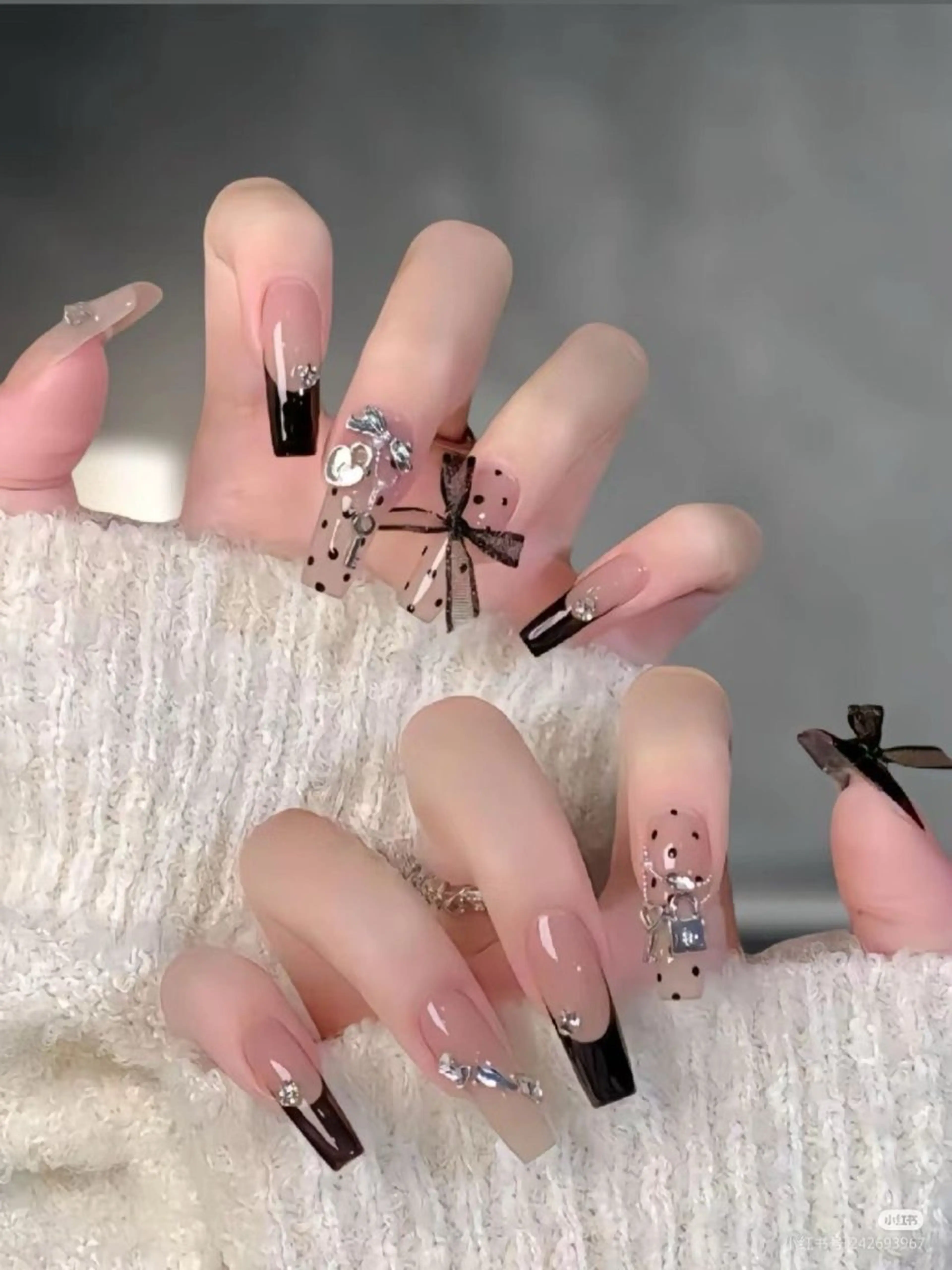 カラー グラデーションカラー ピンクカラー ハンドネイル AIN Nailのネイルデザイン